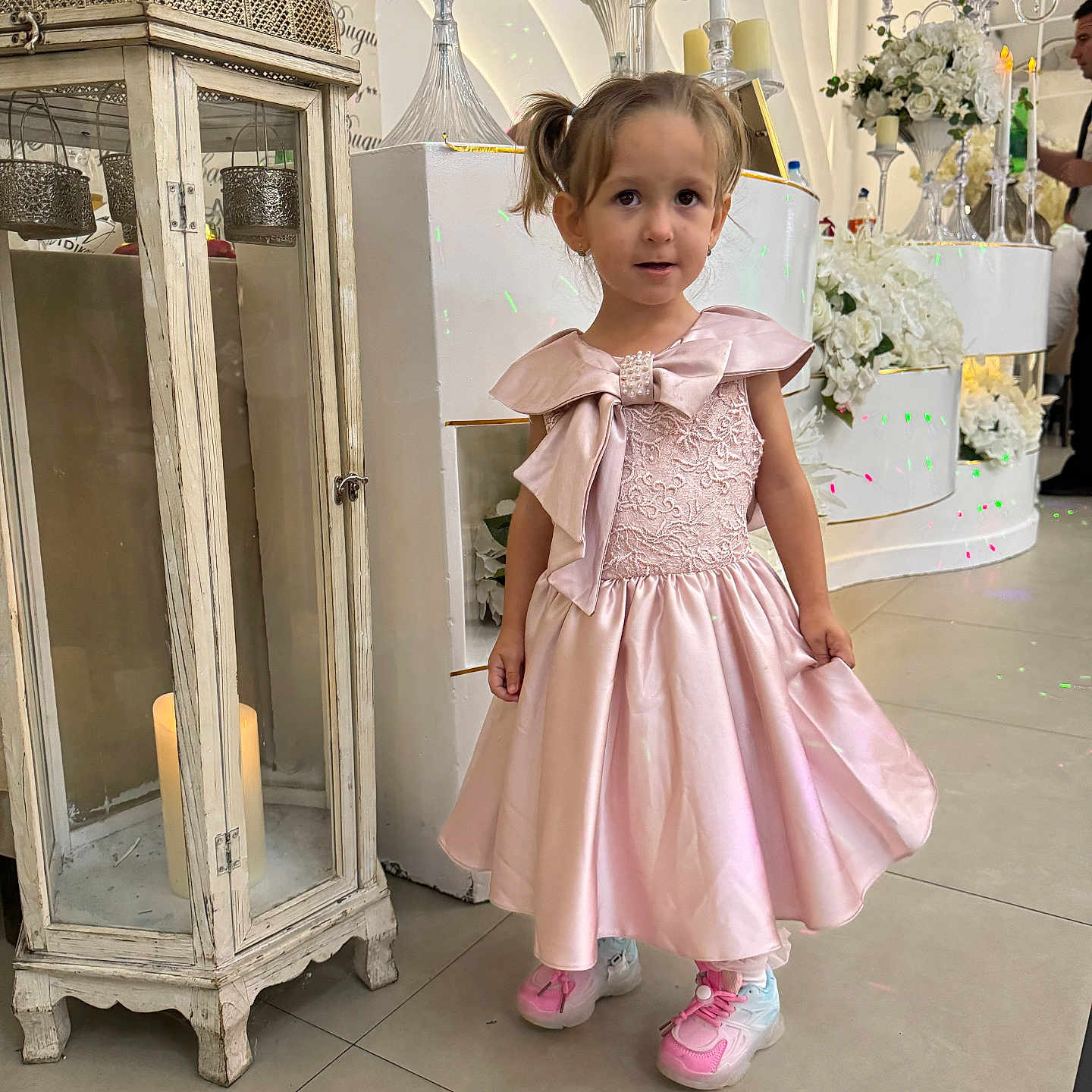 Alexia a rejoint le concours — aidez-le/la à gagner de superbes lots ! cake, candle, child, clothing, dessert, dress, eveningdress, female, flower, flowerarrangement, flowerbouquet, food, formalwear, furniture, girl, indoors, person, plant, sleeve, wedding