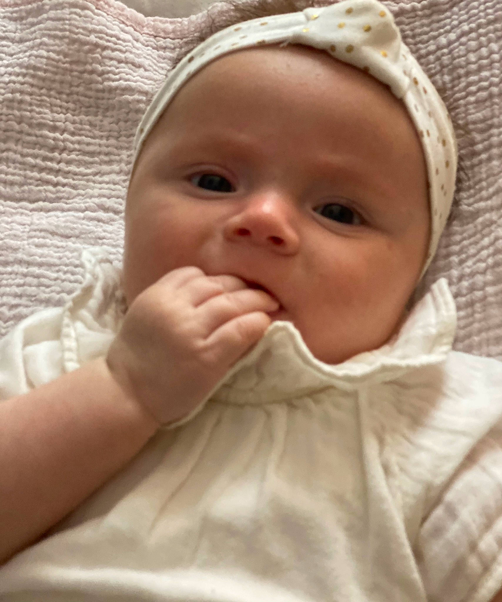 Charlotte a rejoint le concours — aidez-le/la à gagner de superbes lots ! baby, baby_toddler_clothing, cheek, child, comfort, eyebrow, eyelash, finger, gesture, grass, happy, iris, linens, lip, nail, nose, person, skin, smile, thumb