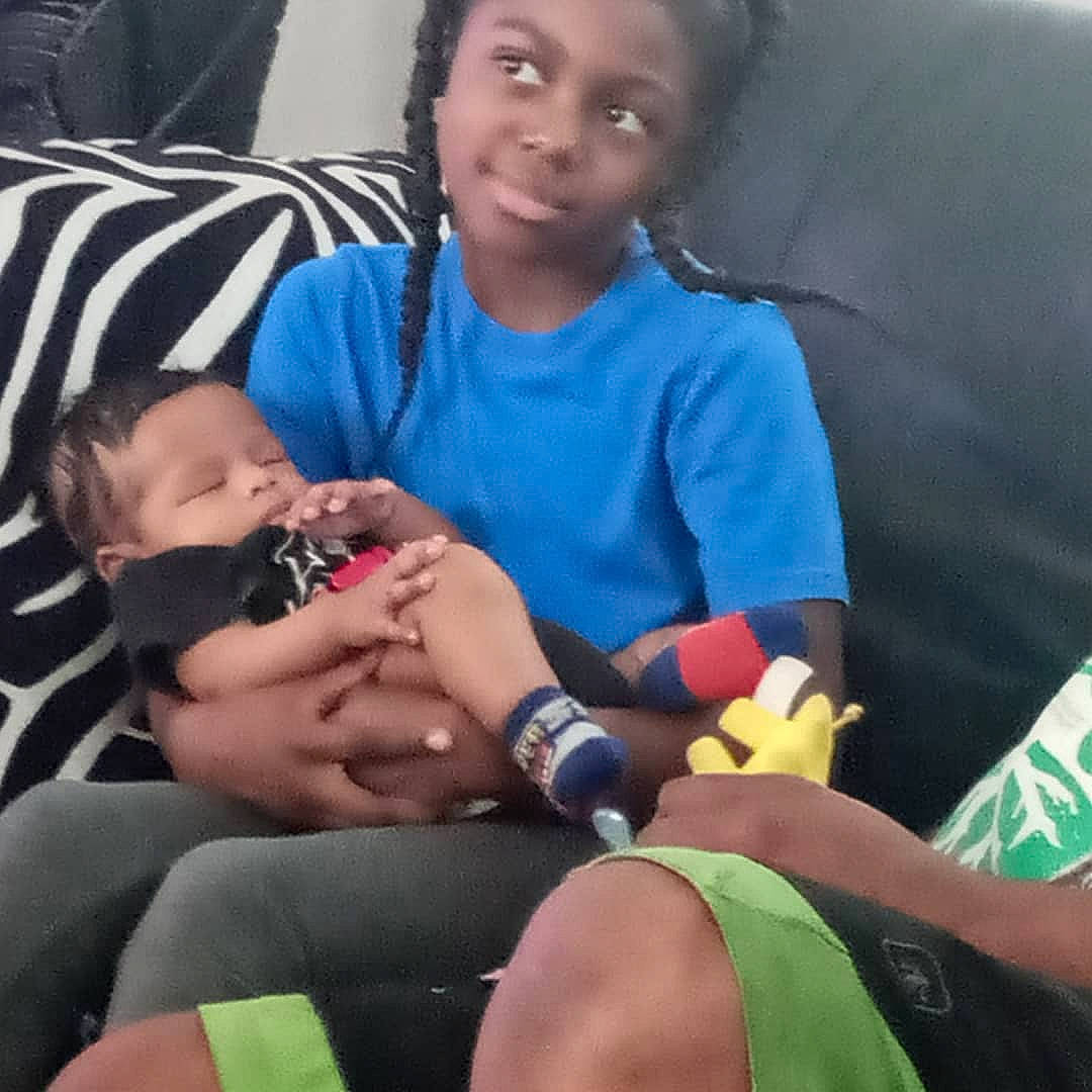 Zai'Dyn is registered to the contest to win money with this photo: child, finger, joy, nail, person, thumb, toddler