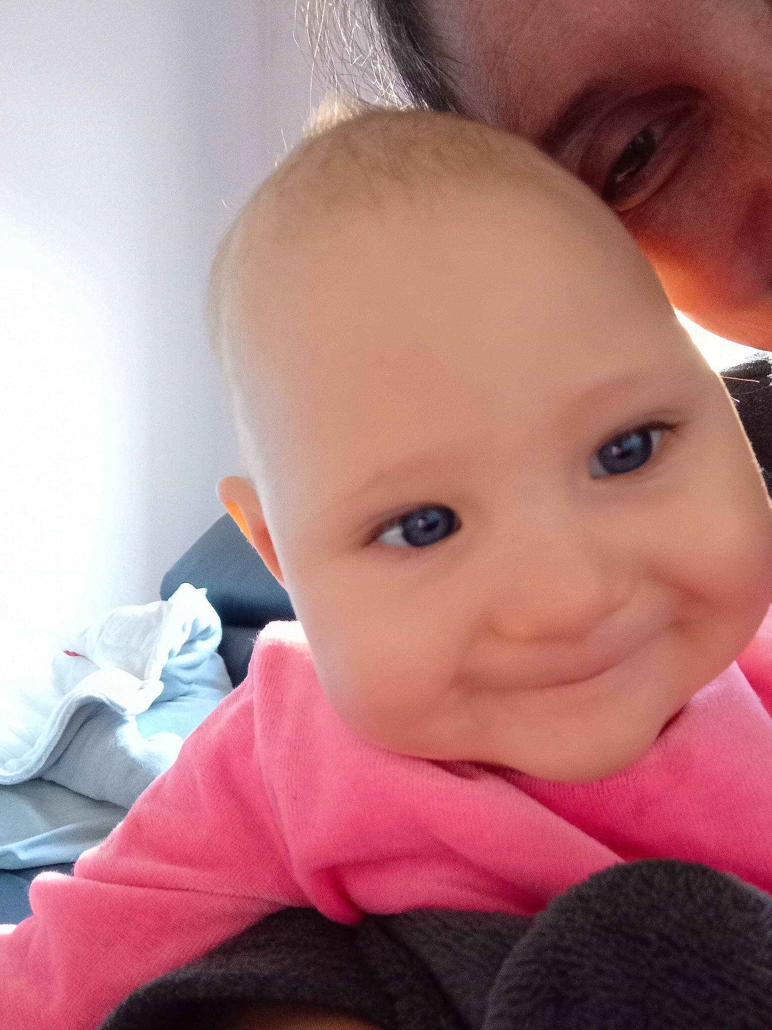 Mayleen a rejoint le concours — aidez-le/la à gagner de superbes lots ! baby, cheek, comfort, ear, eyelash, finger, flash_photography, forehead, fun, gesture, happy, iris, joy, lip, mouth, nose, person, pink, skin, smile