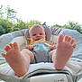 Iréné a rejoint le concours — aidez-le/la à gagner de superbes lots ! baby, baby_seat, child, closeup, clothing, comfort, curious_expression, cushion, feet, greenery, infant, nature, outdoor, person, perspective, playful, relaxing, seat, summer, toy