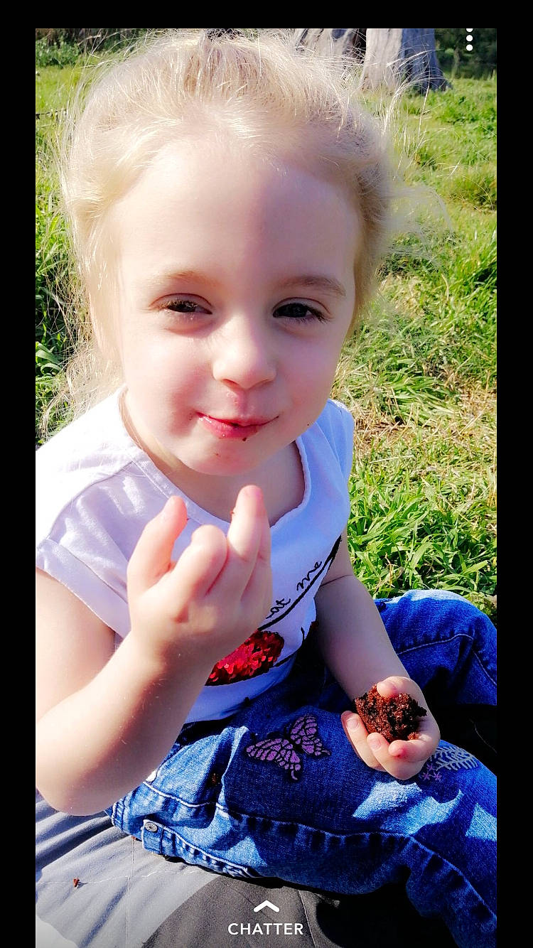 Amelia participe au concours pour gagner de l'argent avec cette photo : baby, cheek, child, cool, eye, face, facial_expression, finger, gesture, grass, hand, happy, head, joy, nose, person, photography, play, portrait, skin