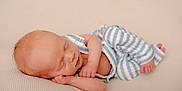 Daxten is registered to the contest to win money with this photo: baby, blanket, bodypart, clothing, face, finger, glove, hand, happy, head, newborn, person, photography, portrait, sleeping, smile