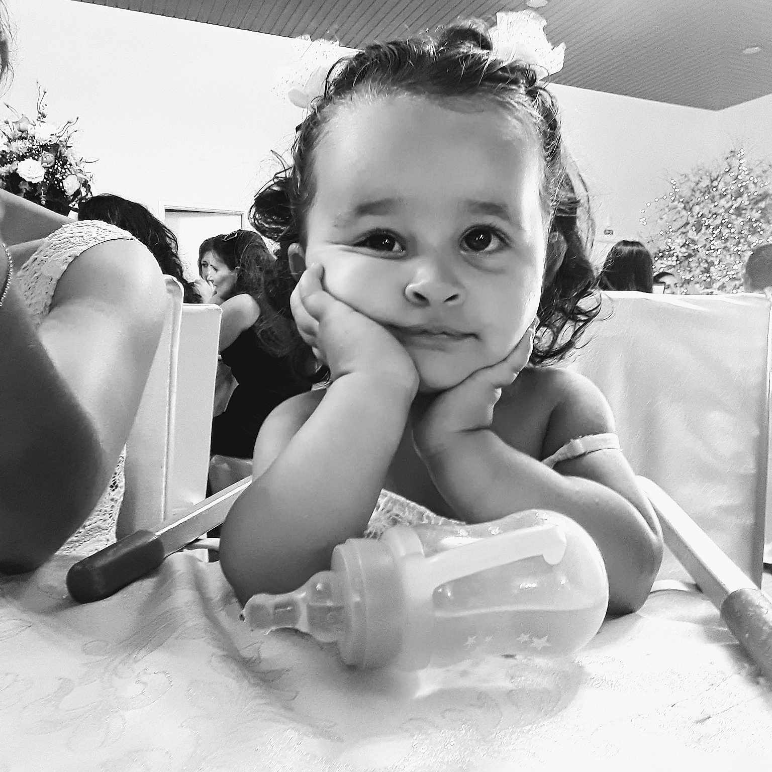 Carolina participe au concours pour gagner de l'argent avec cette photo : beauty, black, black_and_white, child, eye, fun, girl, happiness, headwear, infant, joy, monochrome, monochrome_photography, person, photograph, photography, skin, smile, toddler, white