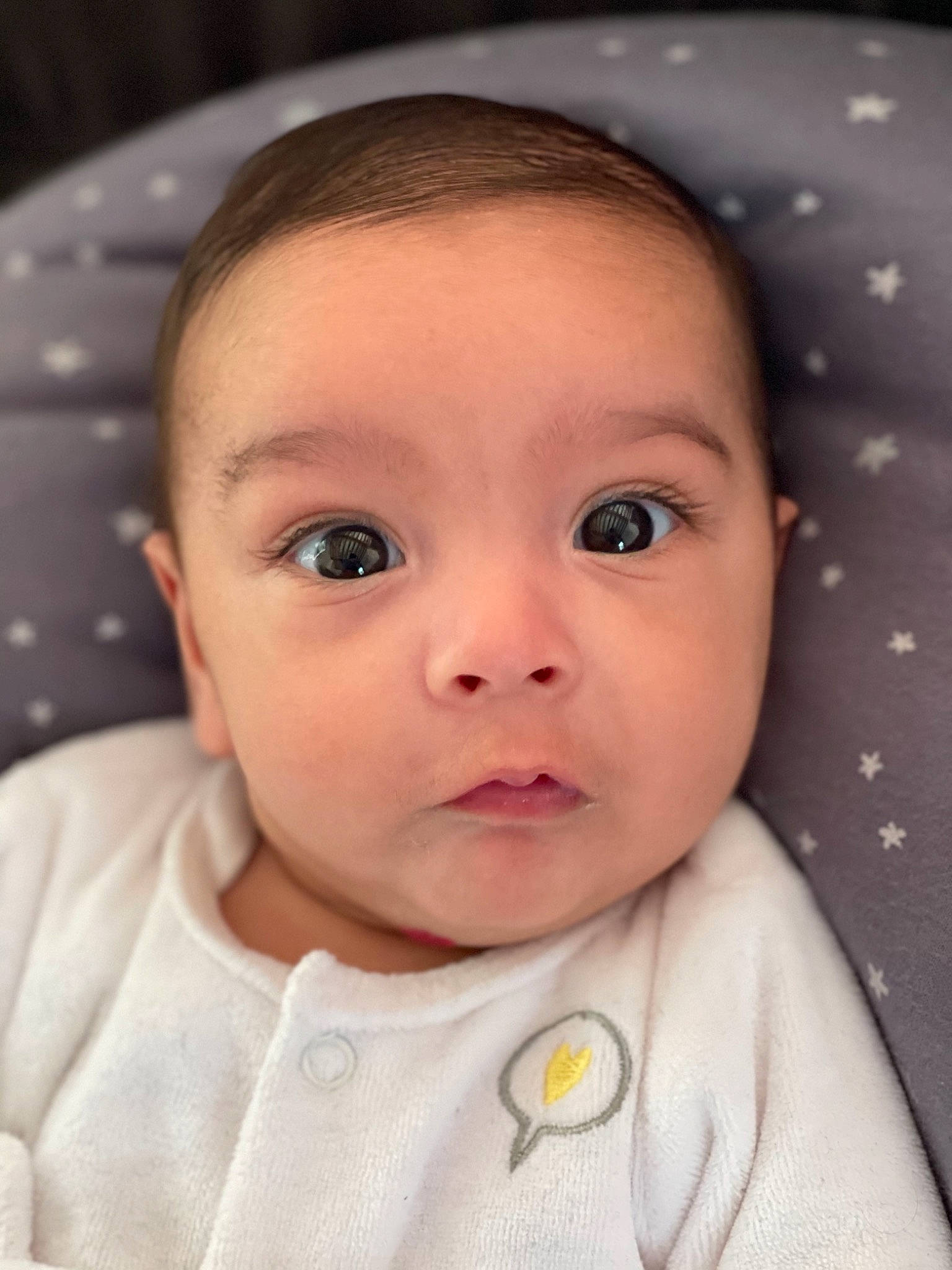 Ezel a rejoint le concours — aidez-le/la à gagner de superbes lots ! baby, baby_toddler_clothing, beauty, cheek, chin, comfort, ear, eye, eyebrow, eyelash, facial_expression, happy, head, iris, lip, no_expression, nose, person, skin, sleeve