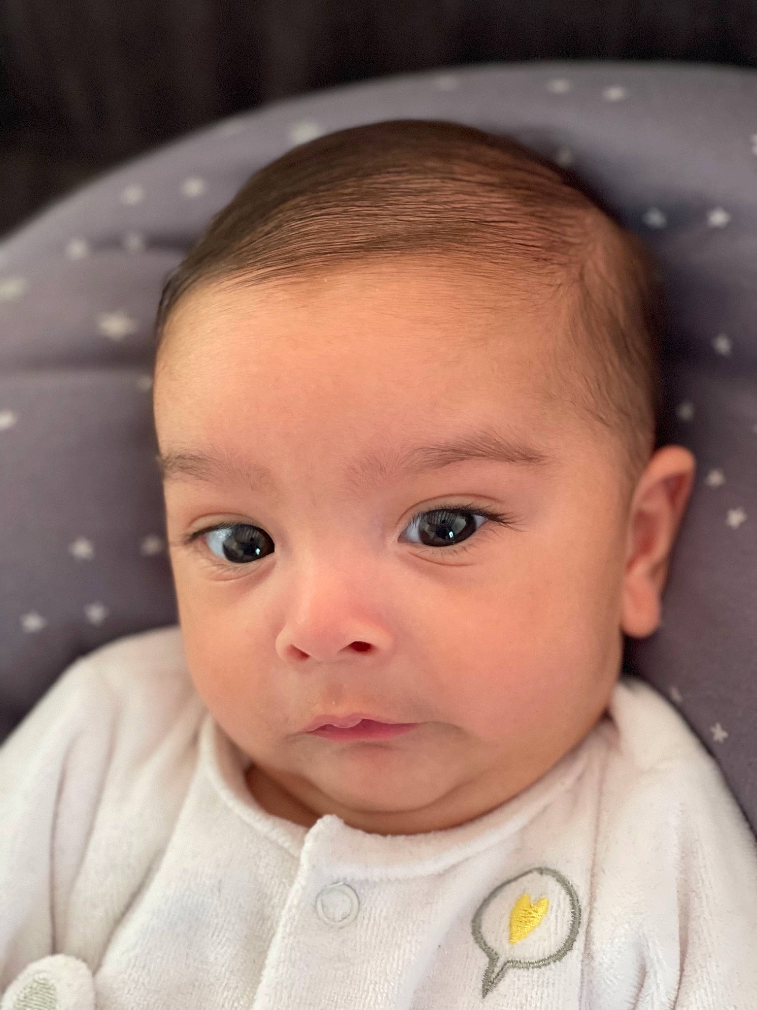 Ezel a rejoint le concours — aidez-le/la à gagner de superbes lots ! baby, baby_toddler_clothing, cheek, child, collar, ear, eyebrow, eyelash, happy, iris, lip, neck, no_expression, nose, person, portrait_photography, skin, sleeve, toddler