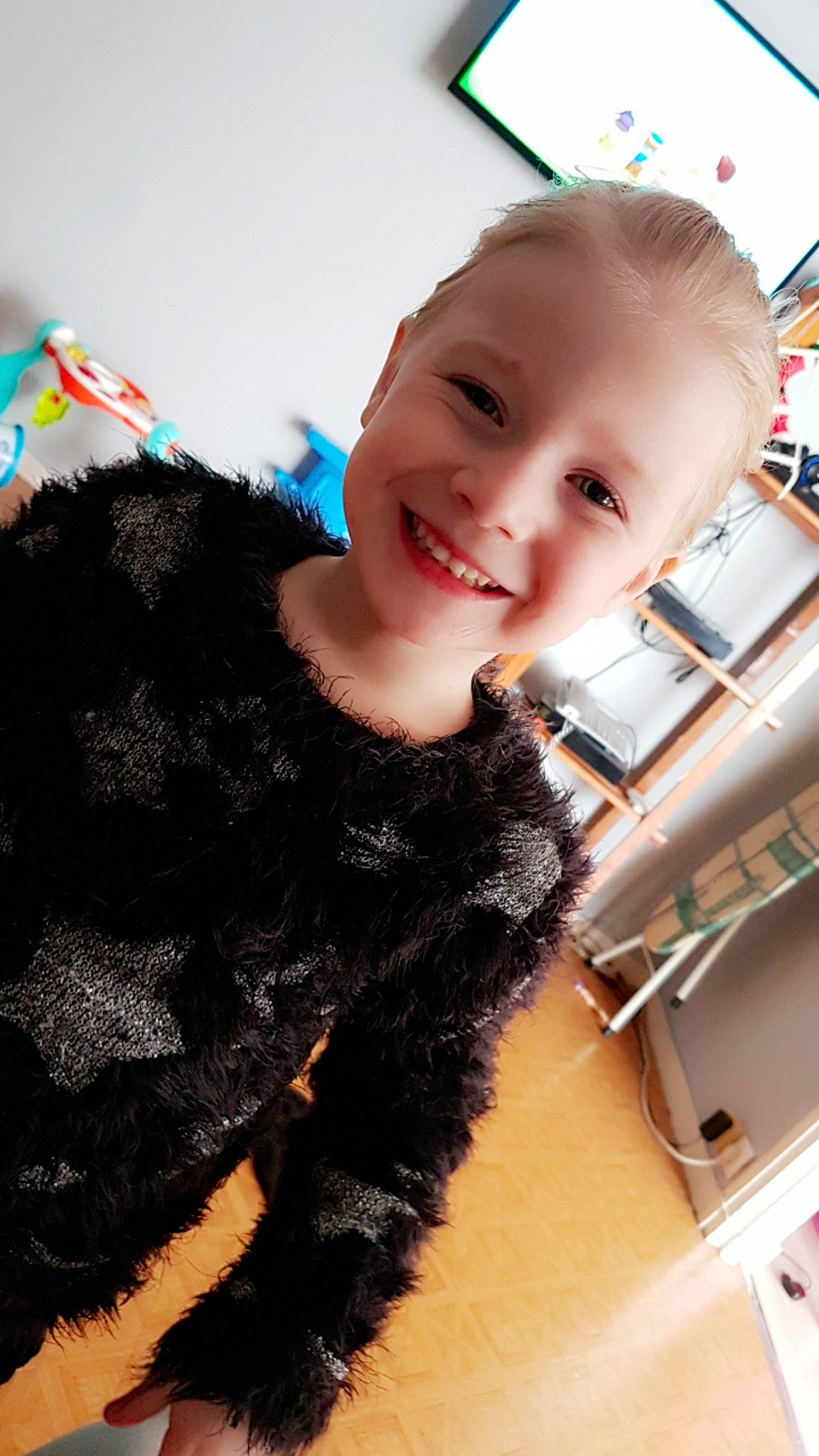 Illiana a rejoint le concours — aidez-le/la à gagner de superbes lots ! boy, child, ear, eye, facial_expression, fun, fur, girl, happiness, human, infant, joy, outerwear, person, product, skin, smile, textile, toddler