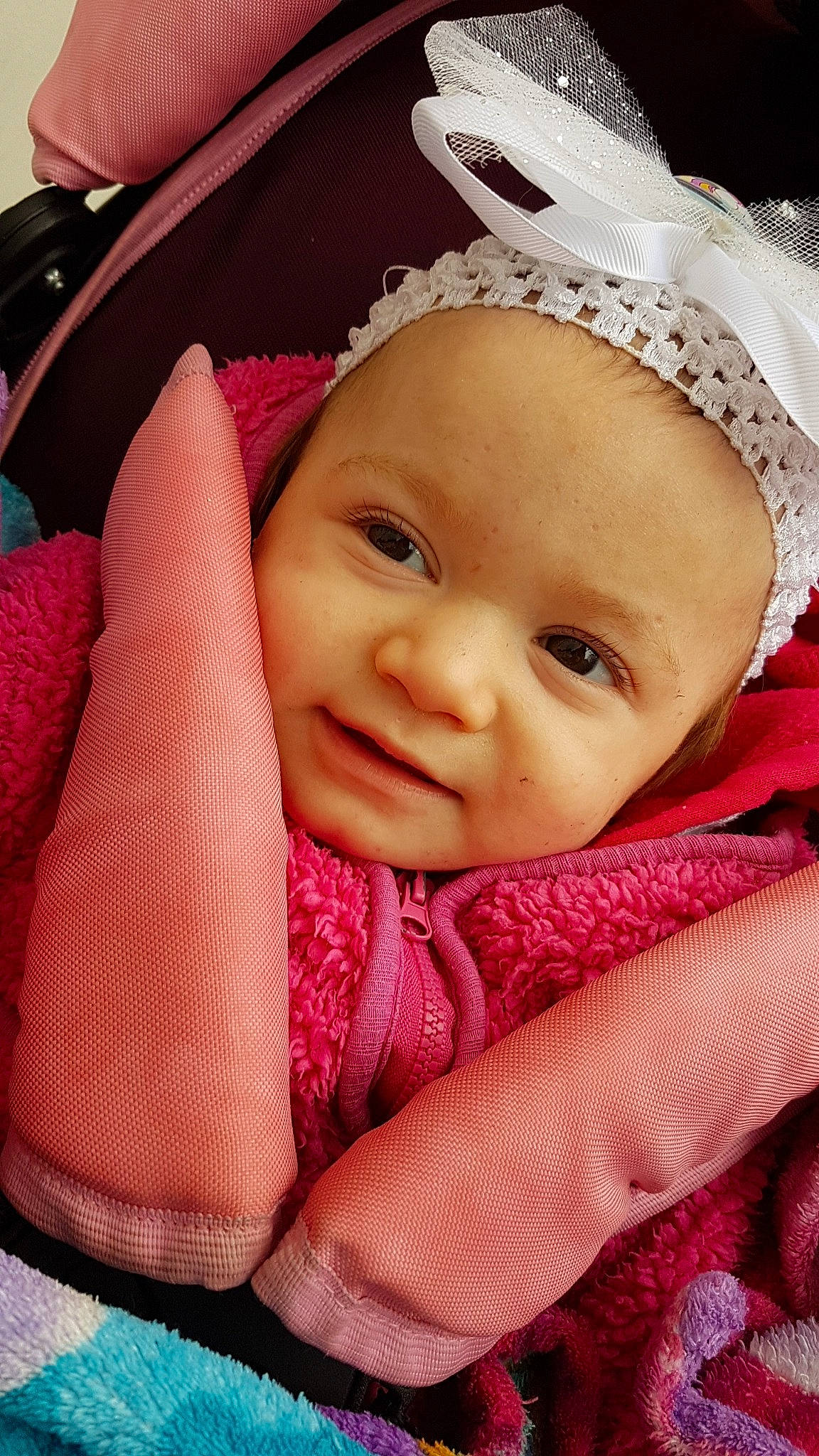 Louane a rejoint le concours — aidez-le/la à gagner de superbes lots ! beauty, cheek, child, eye, finger, girl, hand, infant, knitting, lip, mouth, nose, person, pink, product, skin, smile, toddler