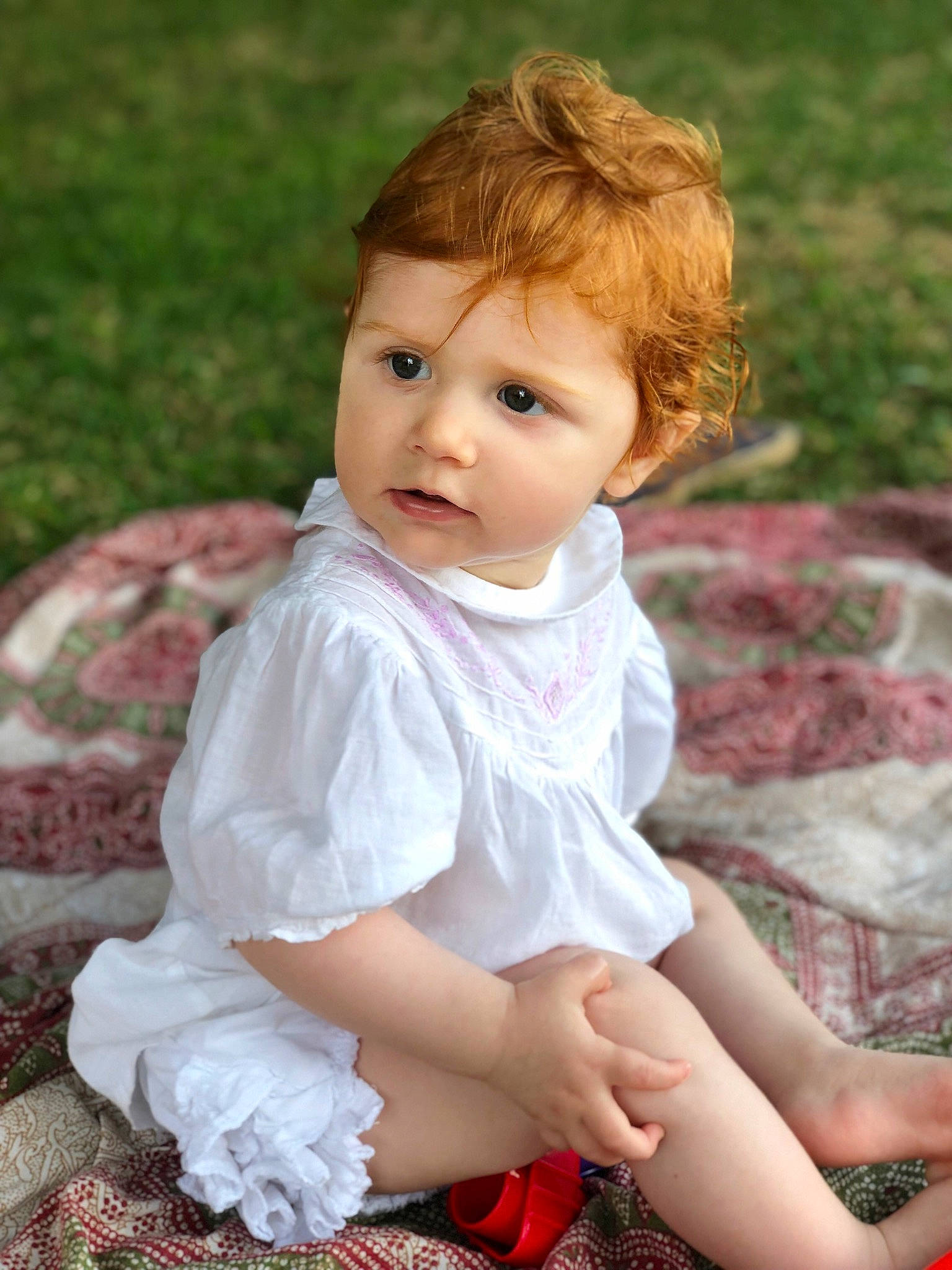 Abigail participe au concours pour gagner de l'argent avec cette photo : baby, baby_toddler_clothing, blond, brown_hair, cheek, dress, embellishment, eye, flash_photography, grass, hair, happy, head, iris, lip, people_in_nature, person, pink, plant, skin