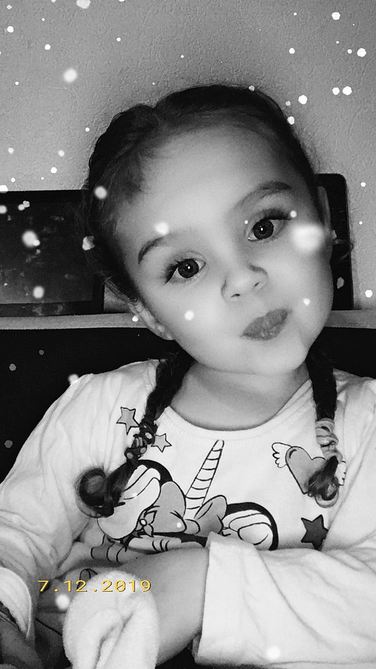 Maïlys participe au concours pour gagner de l'argent avec cette photo : baby, black, black_and_white, cheek, child, cool, eye, face, forehead, fun, head, iris, lip, monochrome, nose, person, photography, skin, smile, toddler