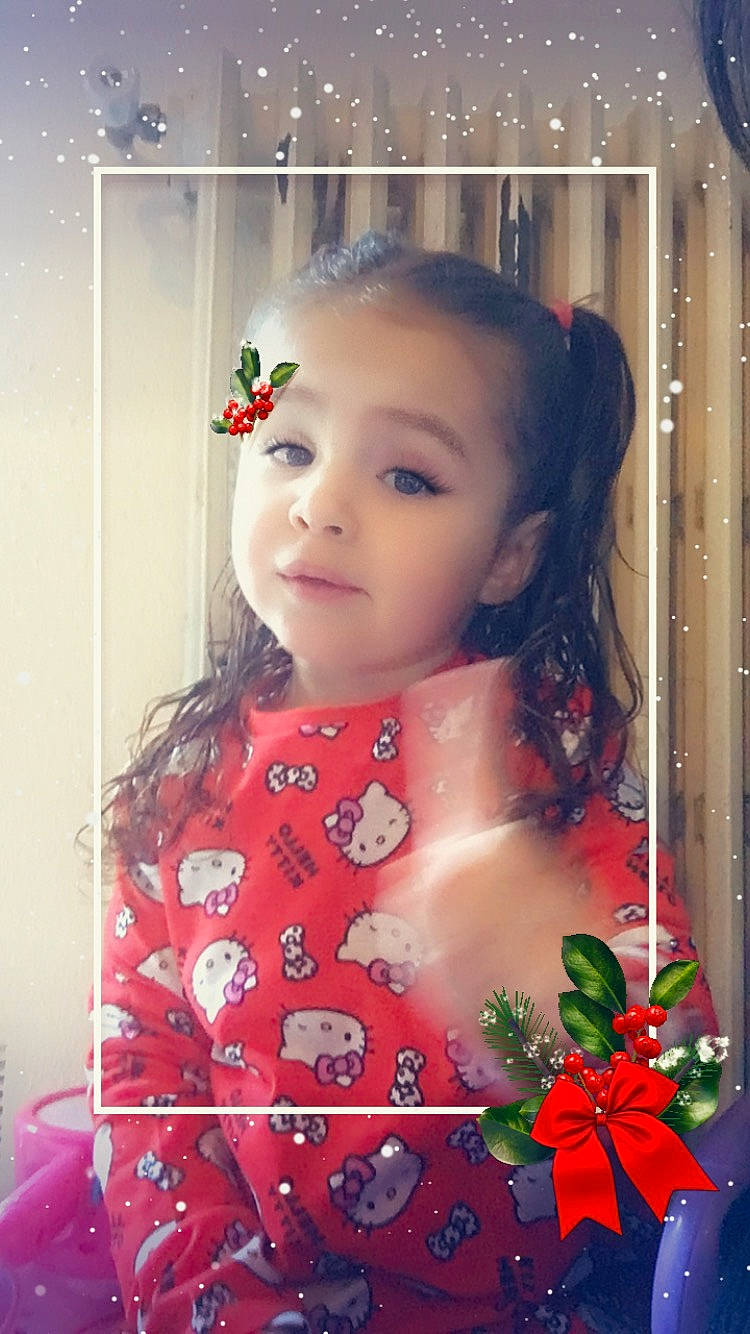 Maïlys participe au concours pour gagner de l'argent avec cette photo : child, person, toddler