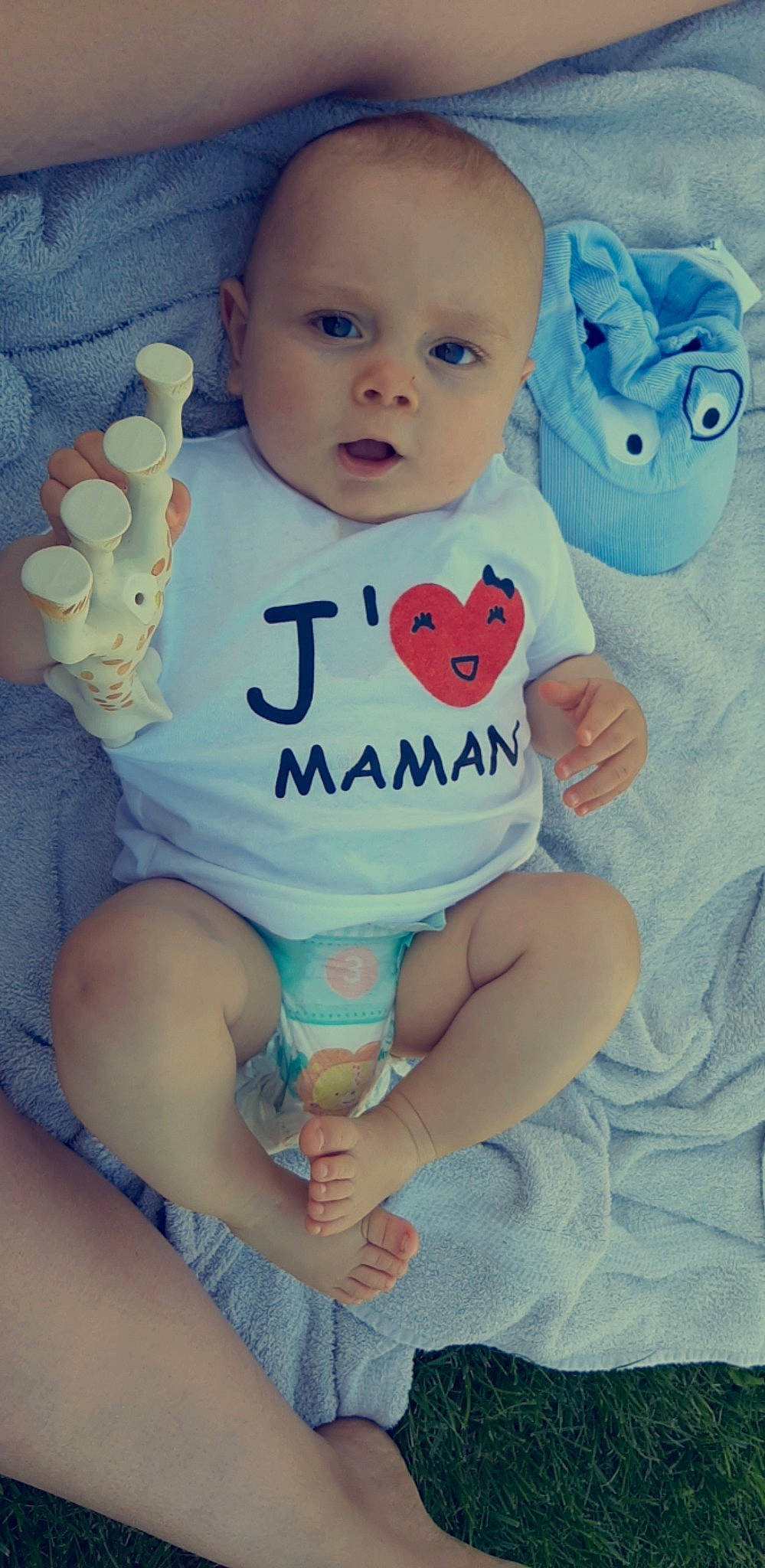 Milann participe au concours pour gagner de l'argent avec cette photo : azure, baby, baby_toddler_clothing, blue, cheek, chin, eye, green, hand, happy, head, lip, mouth, organ, person, pink, product, skin, sleeve, stomach