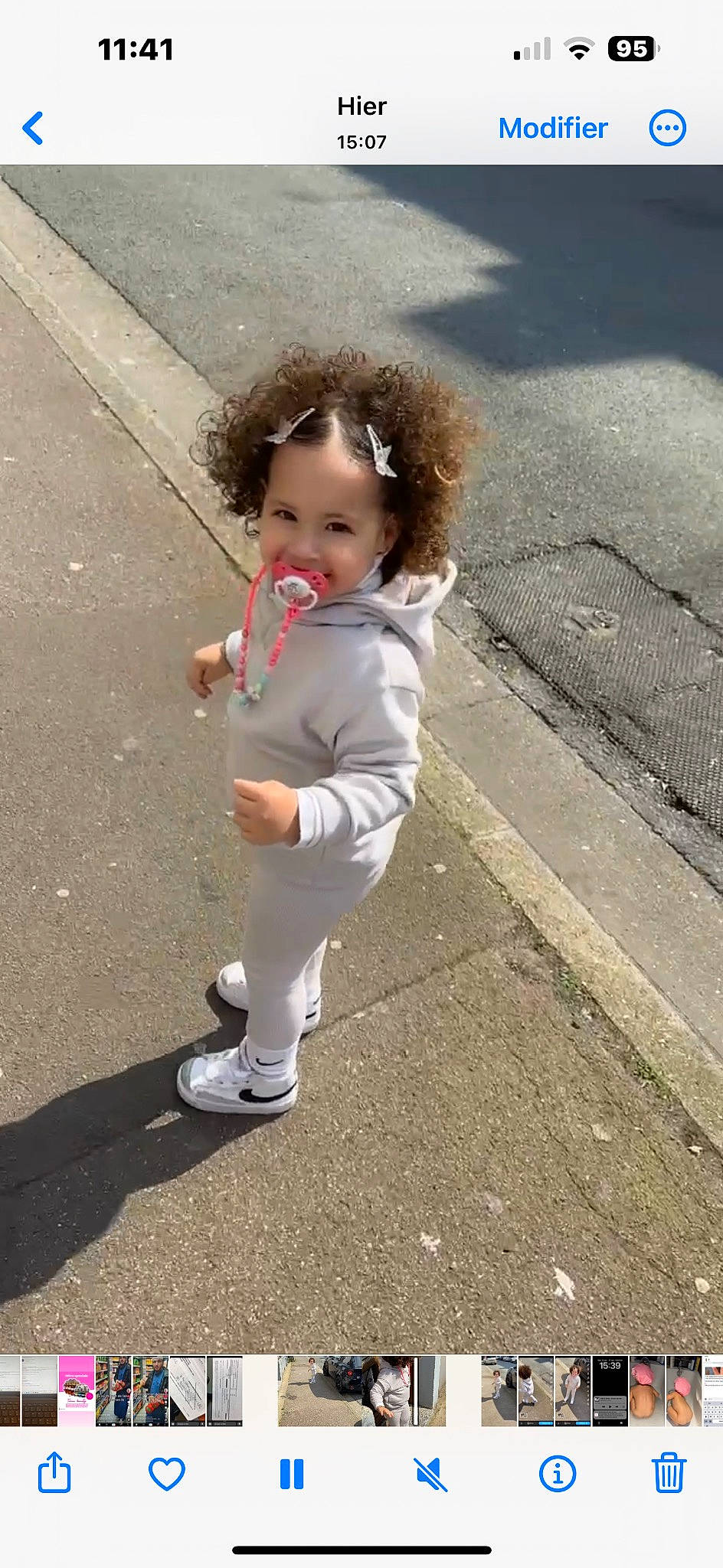 Kataleïya participe au concours pour gagner de l'argent avec cette photo : asphalt, city, concrete, fun, gesture, hand, happy, human_body, human_leg, leisure, pedestrian, person, play, recreation, road, road_surface, shadow, sidewalk, street, toddler