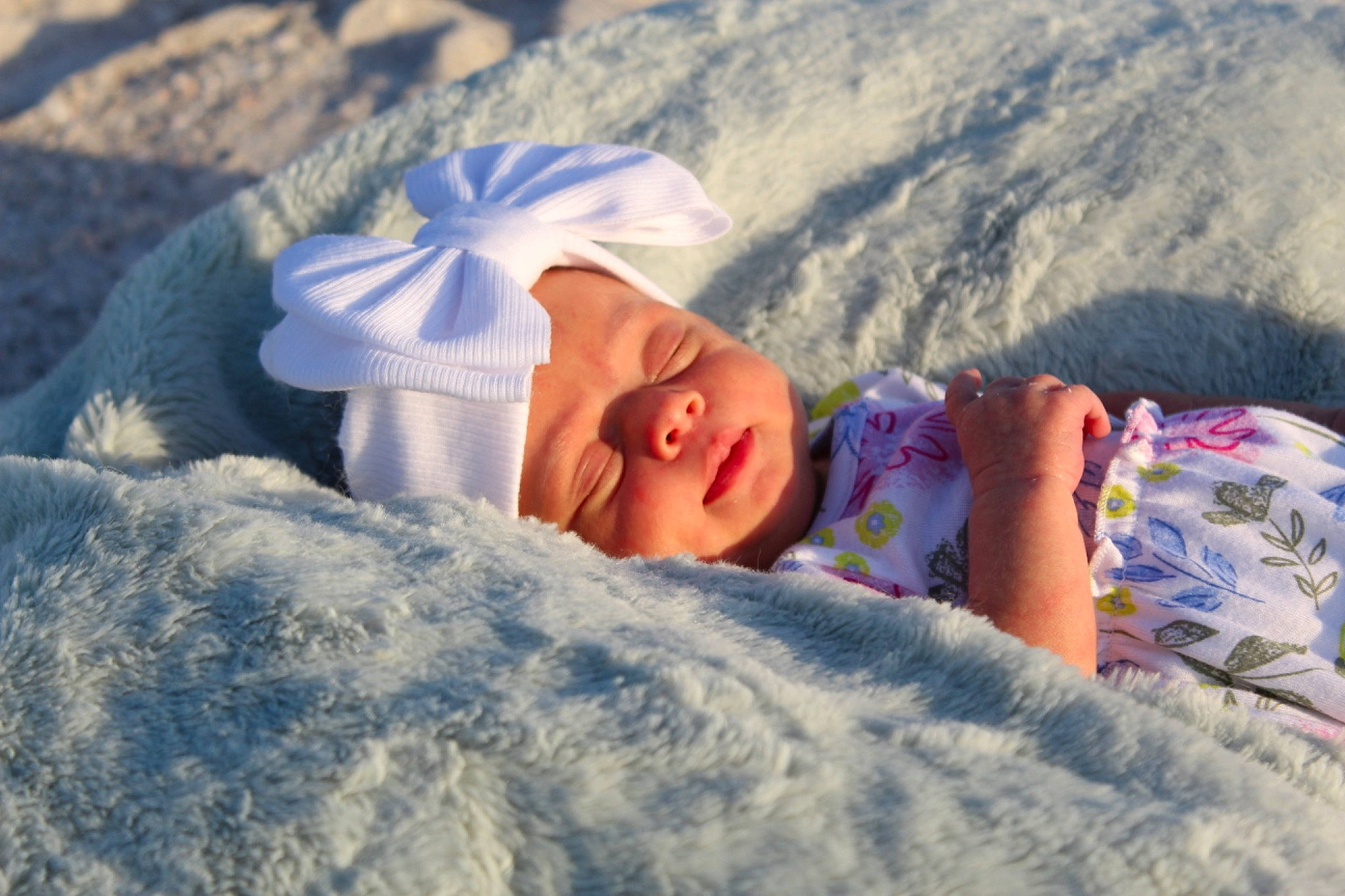 Katerina is registered to the contest to win money with this photo: azure, beach, child, cloud, comfort, finger, fun, grass, happy, headwear, human_leg, landscape, linens, morning, person, sand, sunlight, textile, toddler, tree