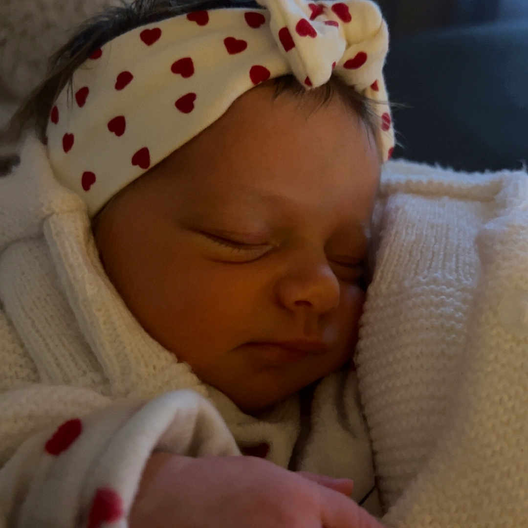 Joy participe au concours pour gagner de l'argent avec cette photo : baby, child, closeup, cozy, cute, hand, headband, hearts, indoors, infant, knitwear, newborn, peaceful, person, portrait, resting, sleeping, soft, warmth, white