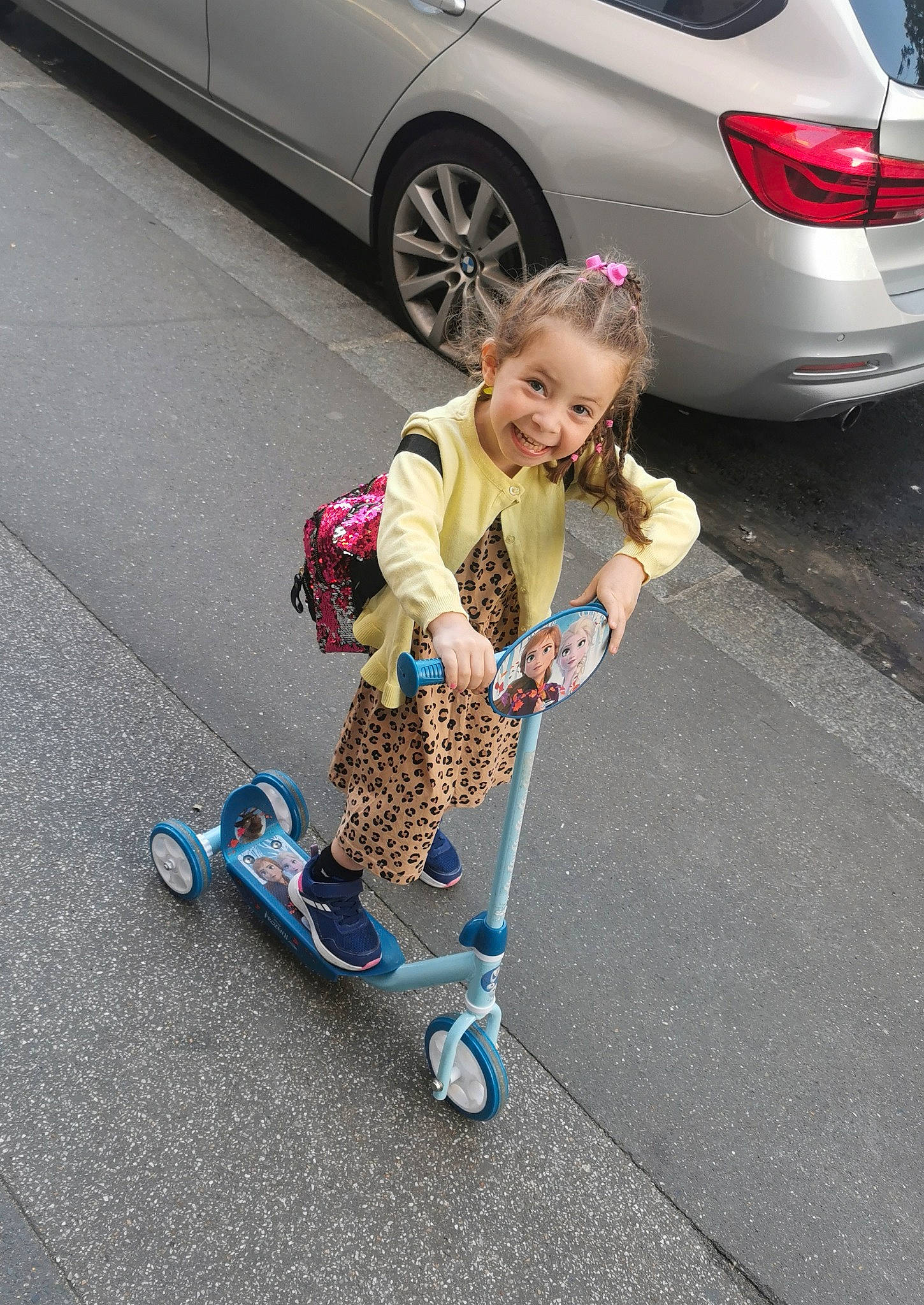 Sophia participe au concours pour gagner de l'argent avec cette photo : alloy_wheel, asphalt, automotive_design, automotive_lighting, automotive_tire, automotive_wheel_system, black, car, jeans, joy, land_vehicle, mode_of_transport, motor_vehicle, person, road_surface, smile, tire, trunk, vehicle, vehicle_door