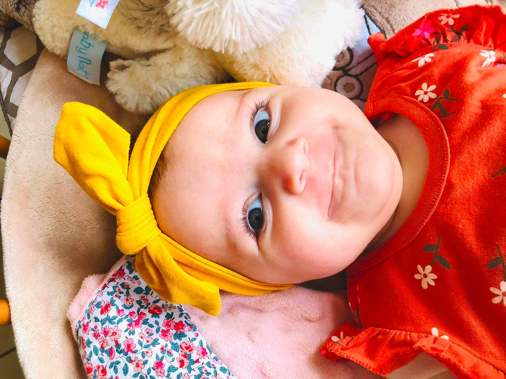 Violette a rejoint le concours — aidez-le/la à gagner de superbes lots ! baby, cheek, clothing, costume, eye, eyelash, face, fun, fur, happy, hat, headgear, headwear, human_body, mouth, nose, orange, person, skin, textile