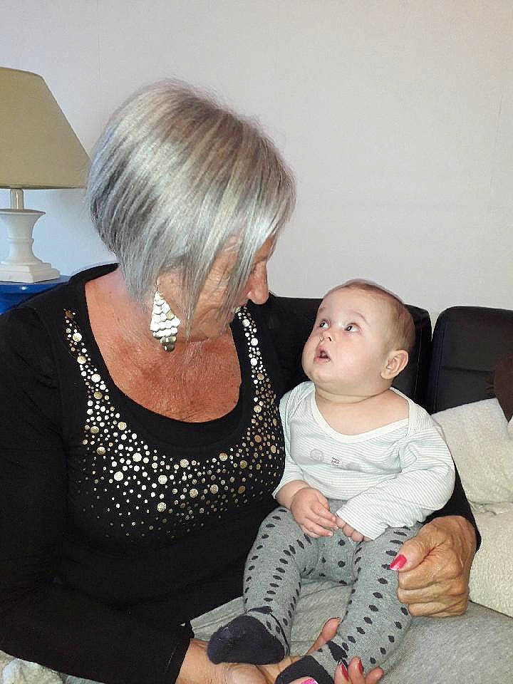 Waïl a rejoint le concours — aidez-le/la à gagner de superbes lots ! child, ear, fun, girl, hair, hairstyle, human_hair_color, mother, neck, person, product, surprise, toddler