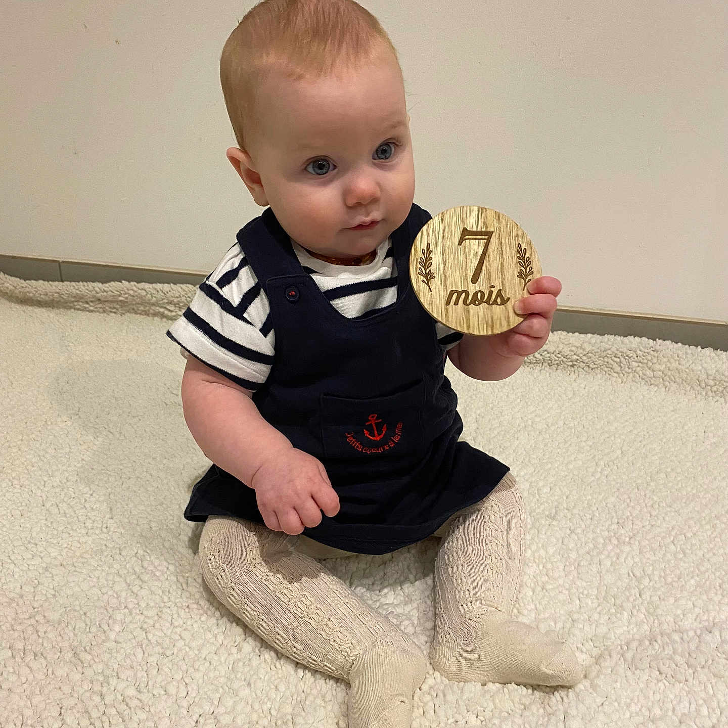 Andréa participe au concours pour gagner de l'argent avec cette photo : baby, bodypart, clothing, face, finger, food, gold, hand, head, hosiery, pants, person, photography, portrait, sitting, sleeve, sock, sweets, symbol, text