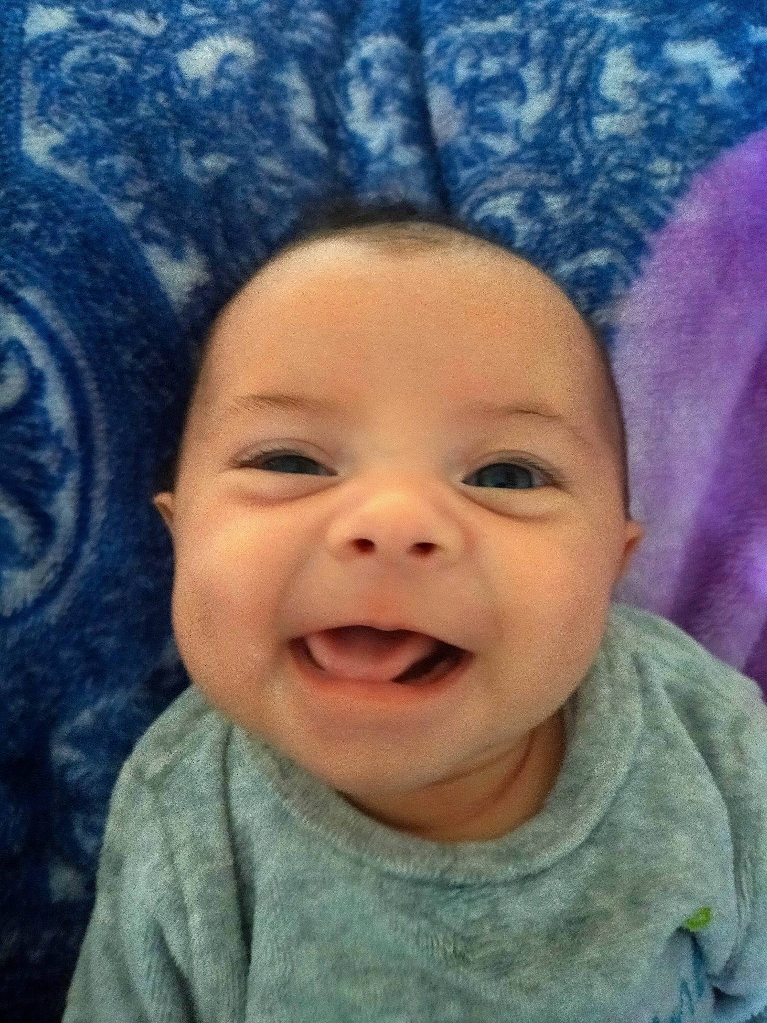 Paola participe au concours pour gagner de l'argent avec cette photo : baby, baby_laughing, baby_toddler_clothing, cheek, child, chin, close_up, cool, eye, eyebrow, fun, happy, iris, lip, mouth, nose, person, skin, sleeve, smile