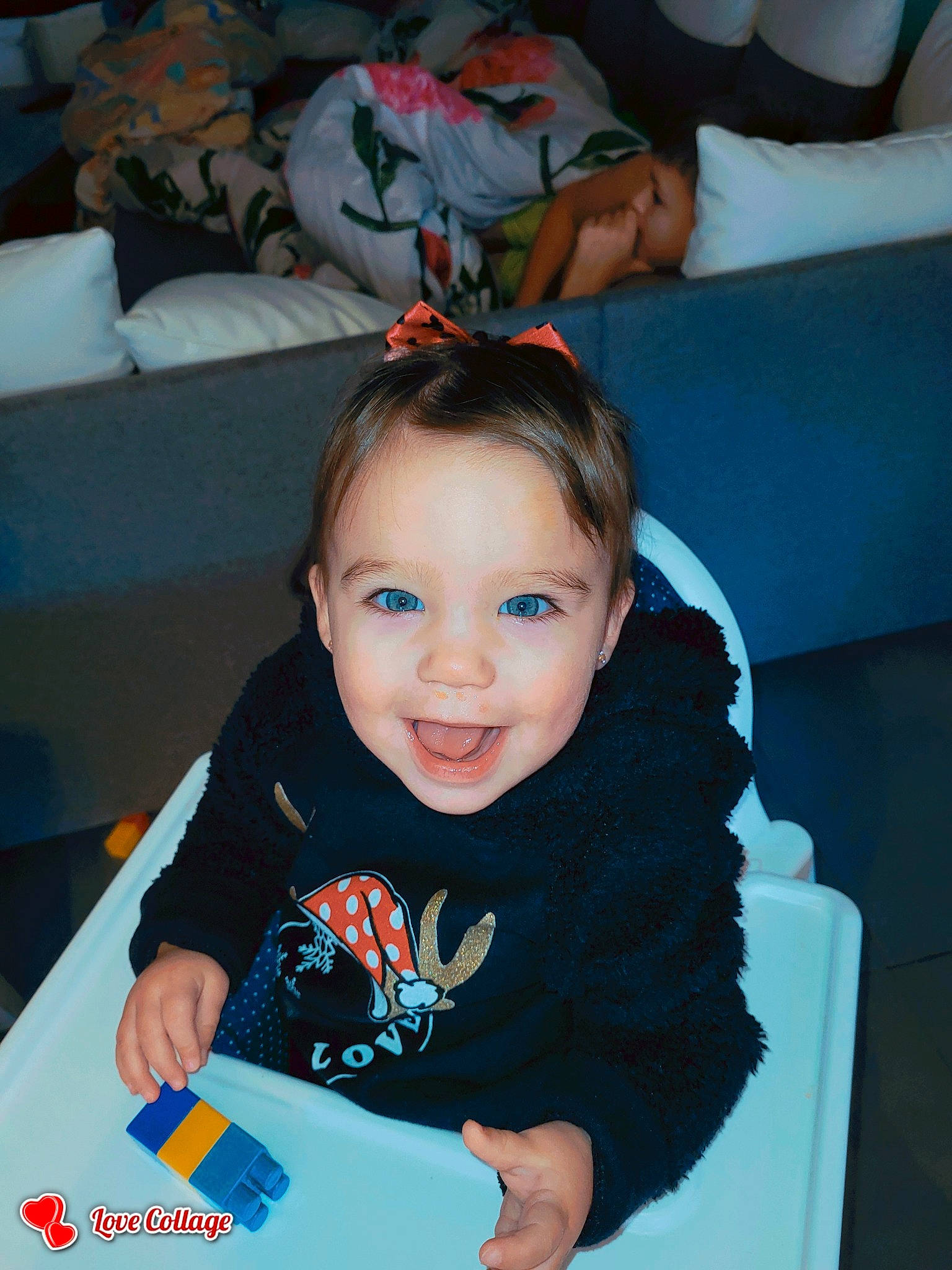 Mya participe au concours pour gagner de l'argent avec cette photo : baby, baby_toddler_clothing, cheek, child, comfort, couch, eye, face, finger, fun, happy, head, iris, joy, person, product, sitting, skin, sleeve, smile