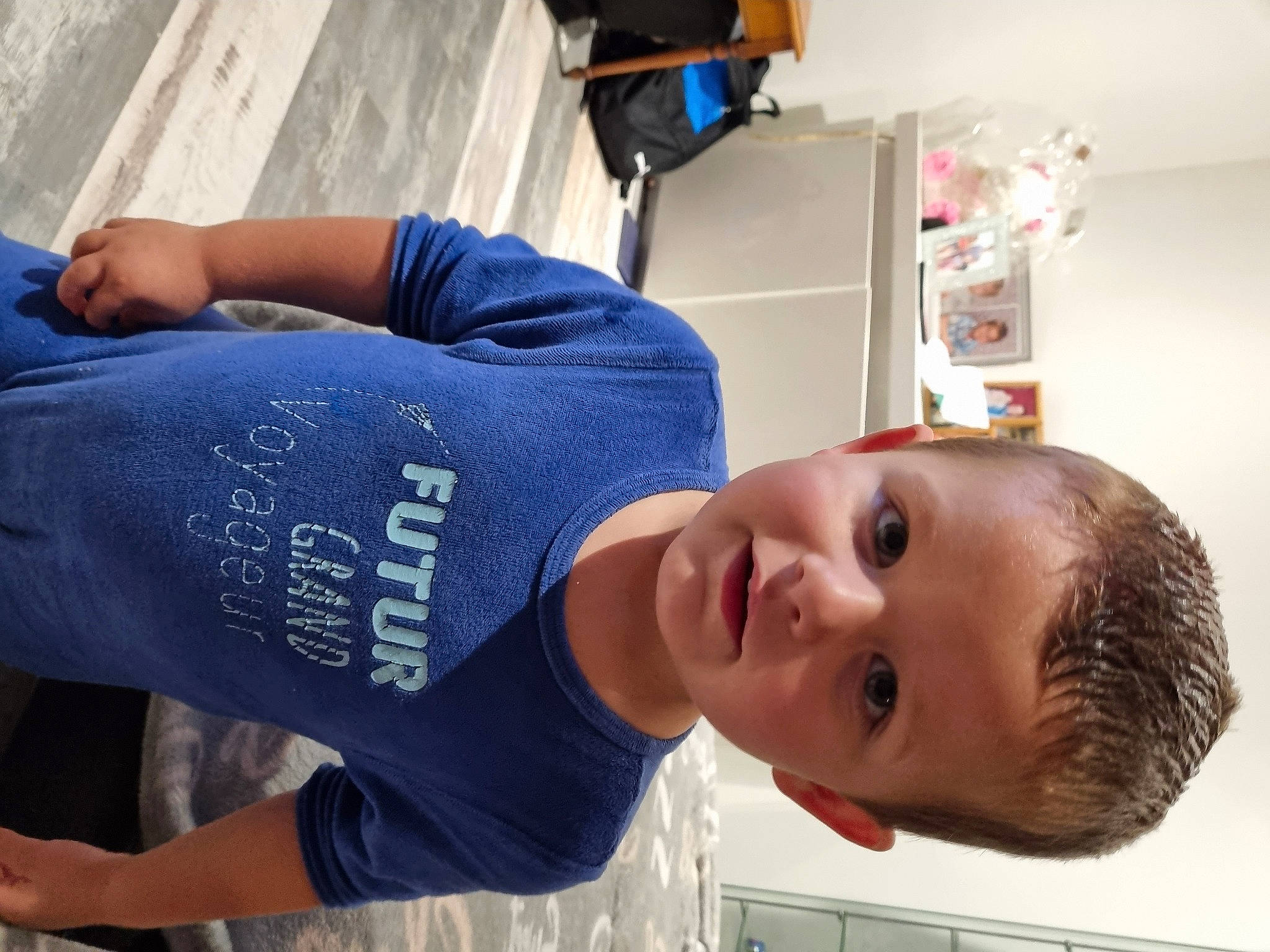 Maylon a rejoint le concours — aidez-le/la à gagner de superbes lots ! baby, chest, child, elbow, electric_blue, hat, joint, person, room, t_shirt, toddler, water, wrist