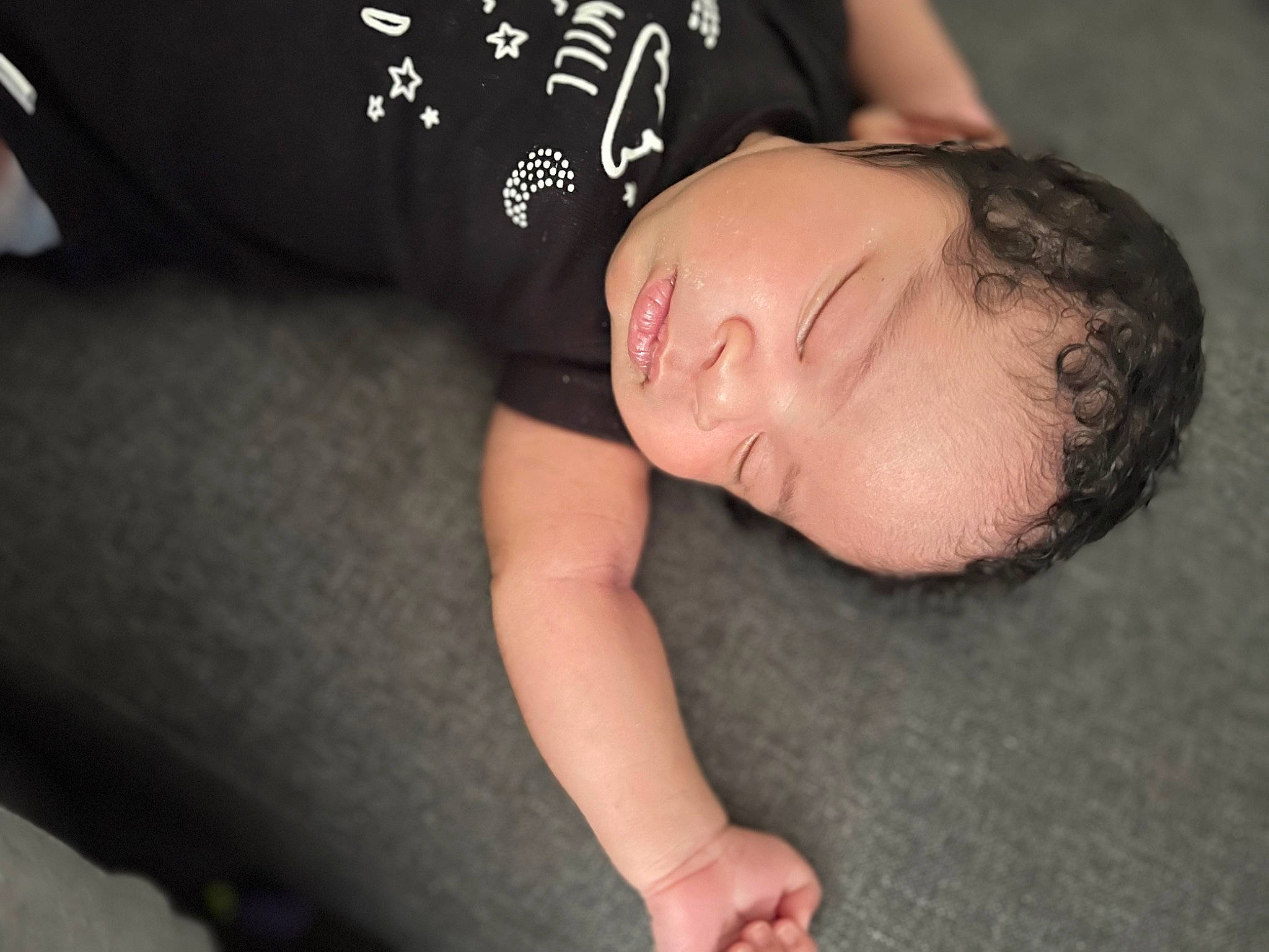 Devon joined the competition — help win amazing prizes! abdomen, chest, comfort, elbow, finger, flash_photography, flesh, flooring, gesture, glasses, human_leg, joint, knee, mouth, neck, pattern, person, plant, thigh, trunk