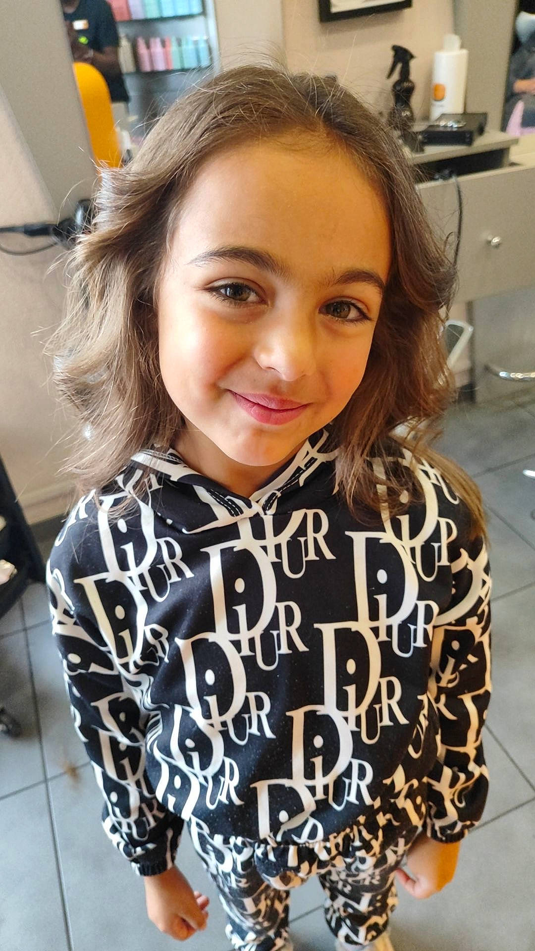 Mya participe au concours pour gagner de l'argent avec cette photo : beauty, bird_of_paradise, blond, brown_hair, child, chin, eyelash, fashion_design, fun, hair, hairstyle, happy, joy, layered_hair, long_hair, pattern, person, shoulder, skin, sleeve