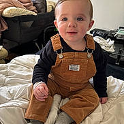 Naëlyo participe au concours pour gagner de l'argent avec cette photo : baby, child, toddler, overalls, corduroy, socks, blanket, bed, indoor, portrait, smile, blue_eyes, hair, hand, cute, living_room, clothing, sitting, close_up, nursery