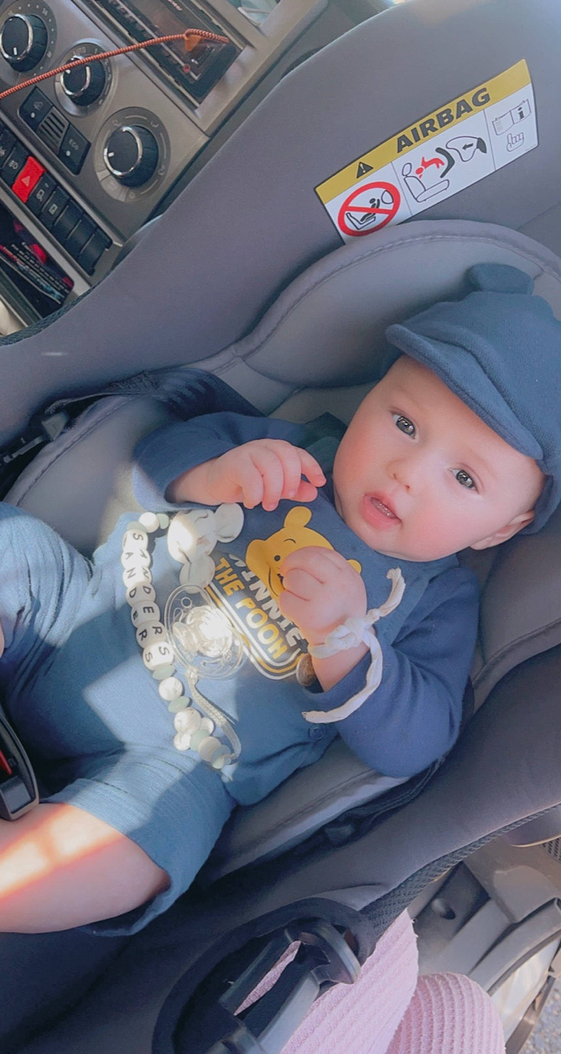 Sanders participe au concours pour gagner de l'argent avec cette photo : auto_part, automotive_design, baby, baby_carriage, baby_in_car_seat, baby_products, baby_toddler_clothing, car, car_seat, car_seat_cover, child, comfort, cool, family_car, headwear, motor_vehicle, person, product, service, steering_wheel