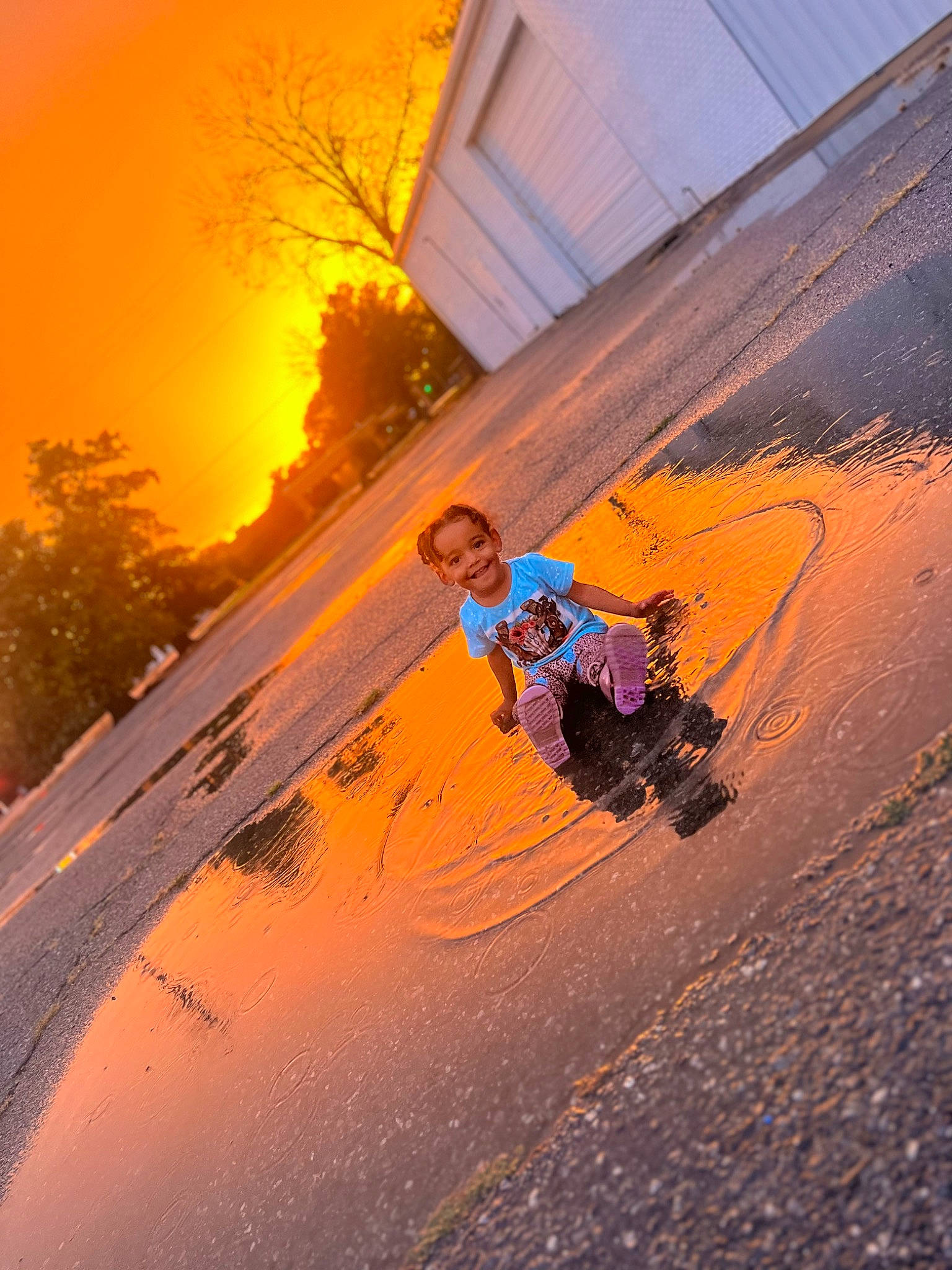 Armoni is registered to the contest to win money with this photo: asphalt, dusk, geological_phenomenon, happy, heat, horizon, joy, landscape, leisure, natural_environment, orange, people_in_nature, person, road_surface, sky, slope, sunlight, sunrise, sunset, tints_and_shades