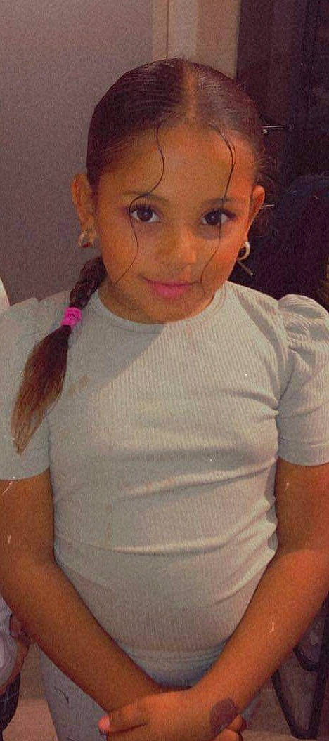 Shana participe au concours pour gagner de l'argent avec cette photo : cheek, chin, cool, ear, eyebrow, eyelash, forehead, hair, hairstyle, head, human_body, iris, jaw, joy, lip, neck, nose, person, shoulder, skin