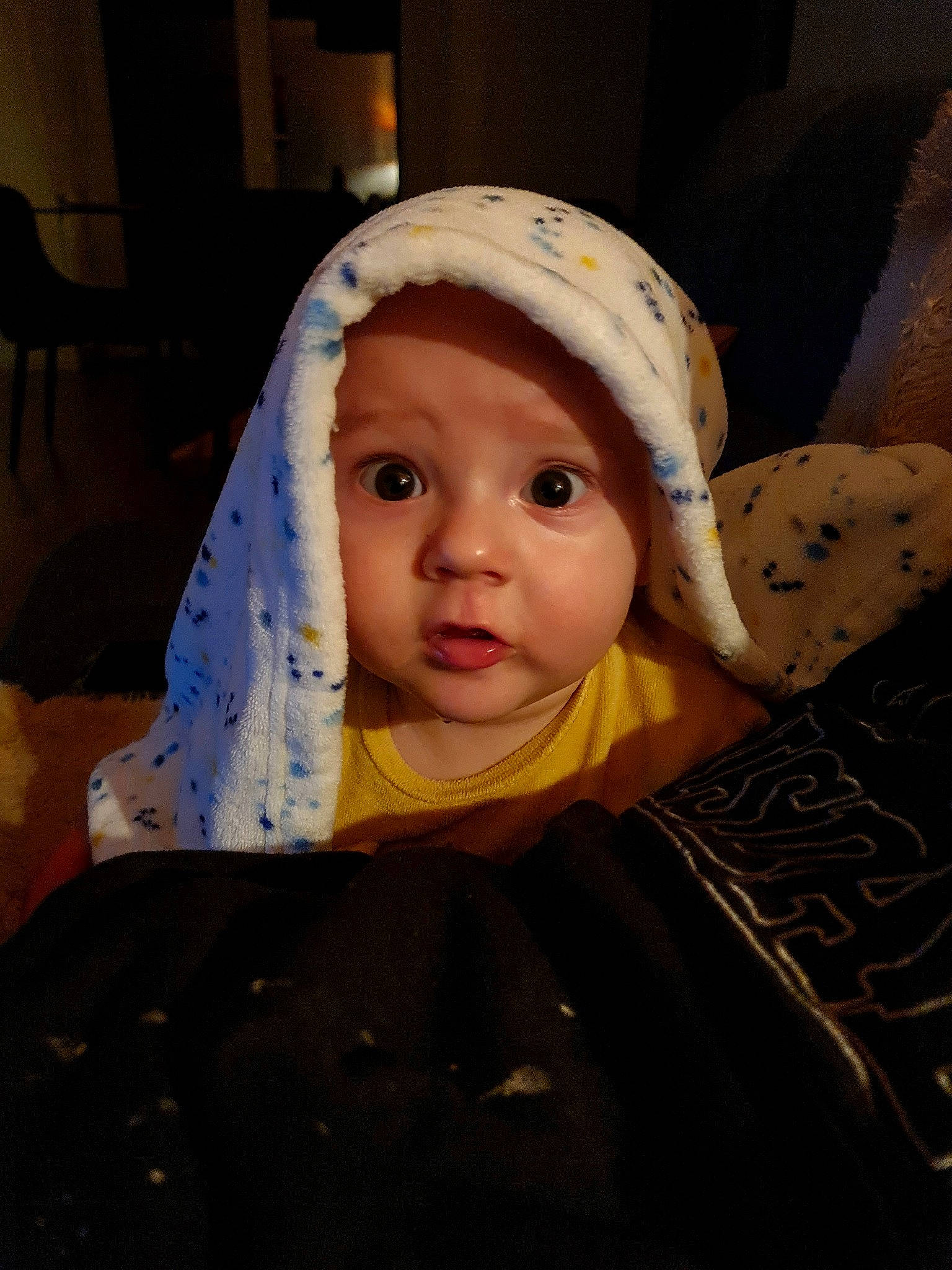 Harald a rejoint le concours — aidez-le/la à gagner de superbes lots ! baby, baby_products, baby_toddler_clothing, cap, cheek, child, chin, comfort, eye, eyebrow, eyelash, fashion_accessory, fun, headwear, human_body, iris, lip, nose, person, sitting