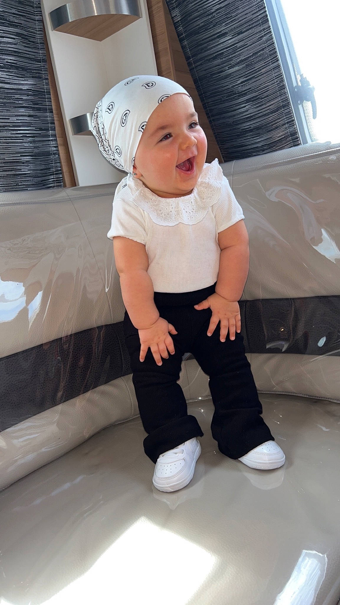 Mylie participe au concours pour gagner de l'argent avec cette photo : baby, baby_toddler_clothing, cap, child, comfort, costume_hat, fashion_accessory, flash_photography, flooring, fun, happy, headwear, human_leg, knee, person, sitting, sleeve, smile, sock, stairs