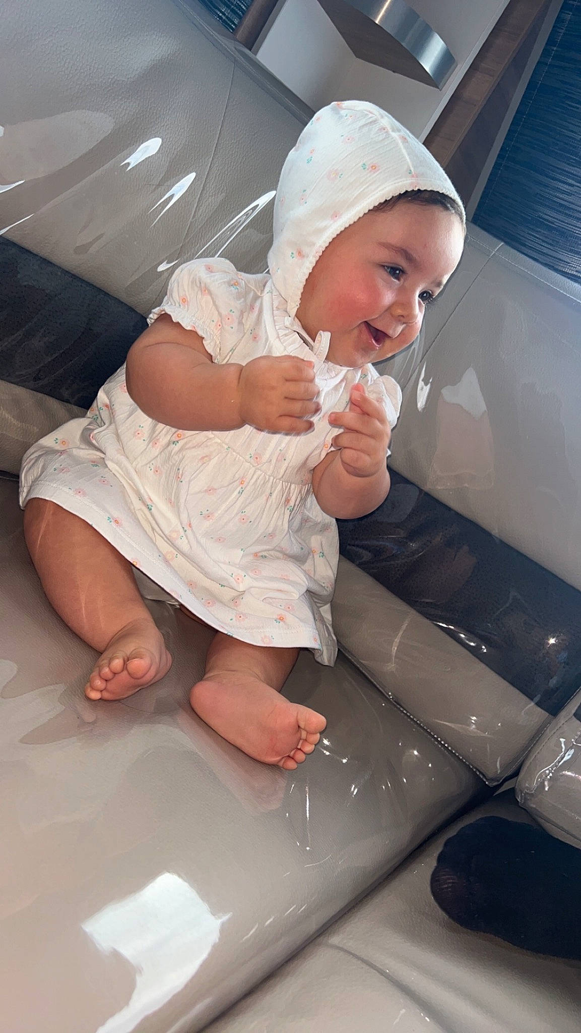Mylie participe au concours pour gagner de l'argent avec cette photo : arm, baby, baby_toddler_clothing, cap, comfort, dress, finger, flash_photography, foot, fun, hand, hat, headwear, human_body, human_leg, leg, person, skin, smile, thigh