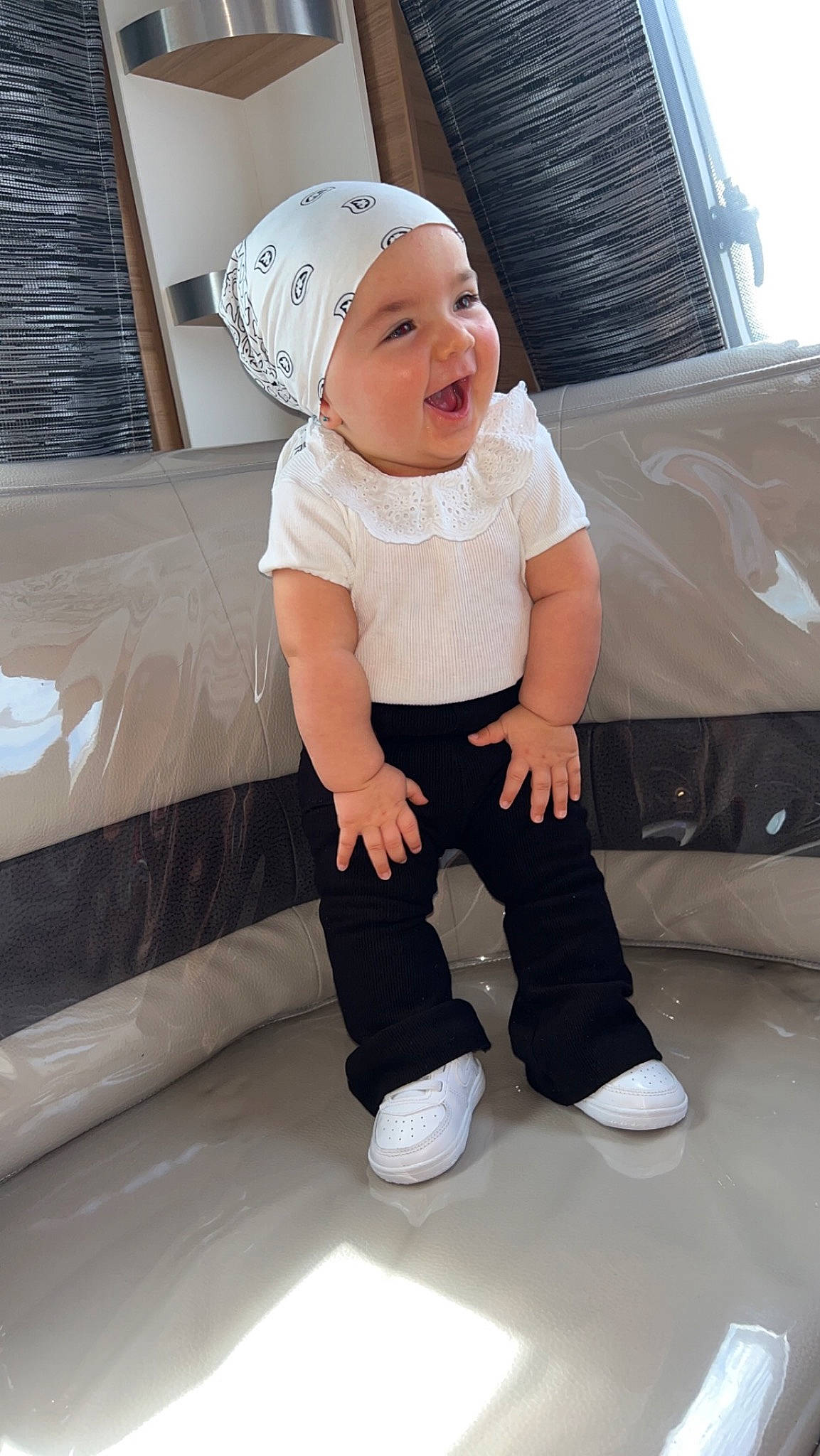 Mylie participe au concours pour gagner de l'argent avec cette photo : baby, baby_toddler_clothing, cap, child, comfort, fashion_accessory, flash_photography, flooring, fun, happy, headwear, human_leg, knee, person, shipping_box, sitting, sleeve, smile, sock, stairs