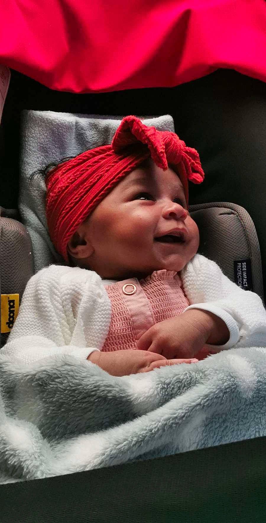 Sofia participe au concours pour gagner de l'argent avec cette photo : baby, baby_toddler_clothing, cap, carmine, cheek, child, comfort, fashion_accessory, happy, headgear, headwear, linens, lip, magenta, person, pink, purple, red, skin, textile