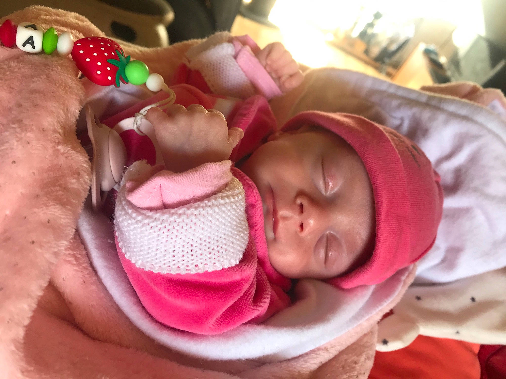 Alyssa participe au concours pour gagner de l'argent avec cette photo : baby, baby_products, baby_toddler_clothing, bedtime, cheek, close_up, comfort, ear, eyebrow, finger, fun, happy, headgear, headwear, lip, mouth, nose, person, pink, skin