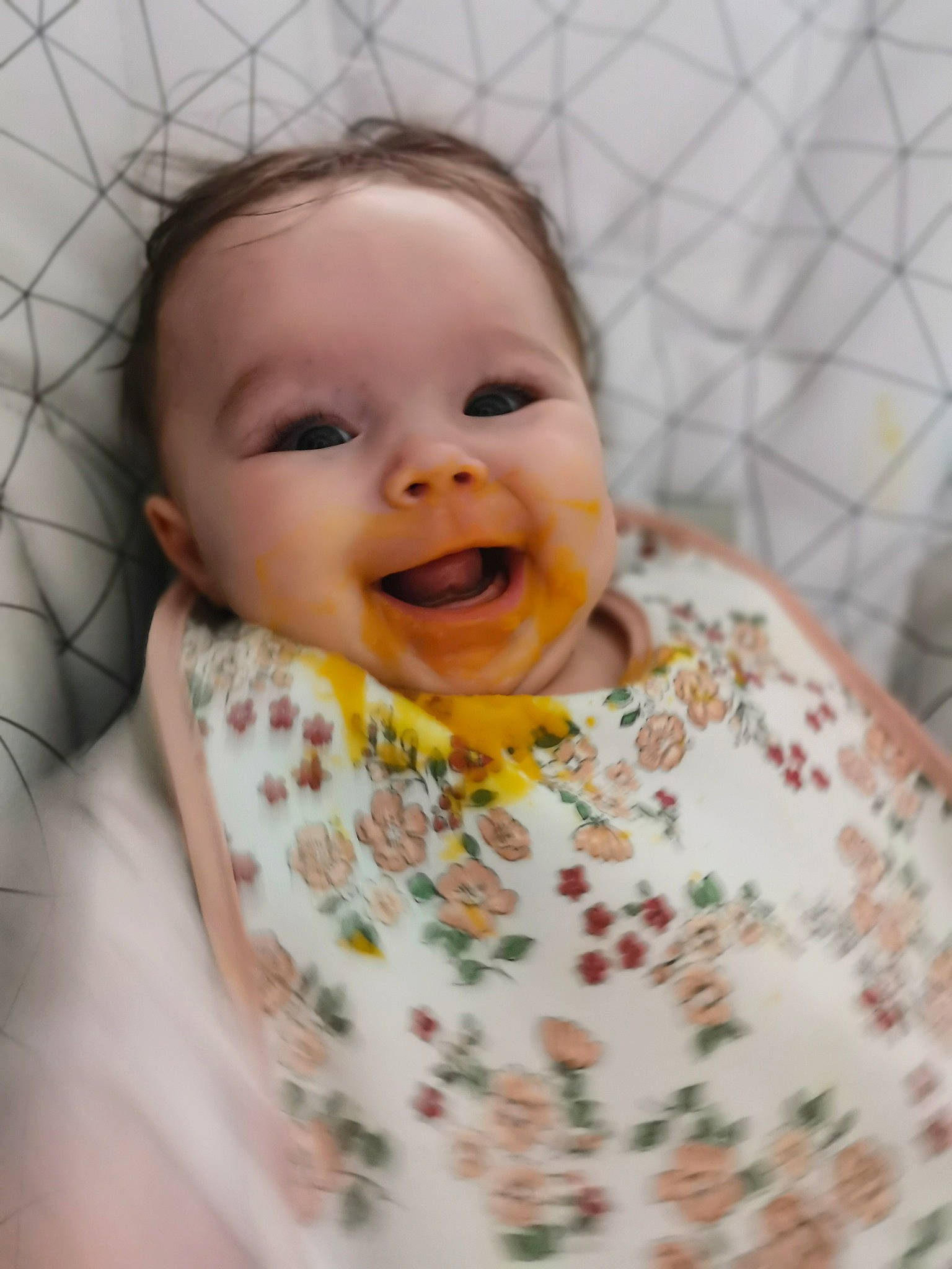 Rose-elisabeth participe au concours pour gagner de l'argent avec cette photo : baby, baby_safety, baby_toddler_clothing, cheek, chin, comfort, eye, eyebrow, face, happy, infant_bed, iris, lip, mouth, nose, person, skin, sleeve, smile, textile