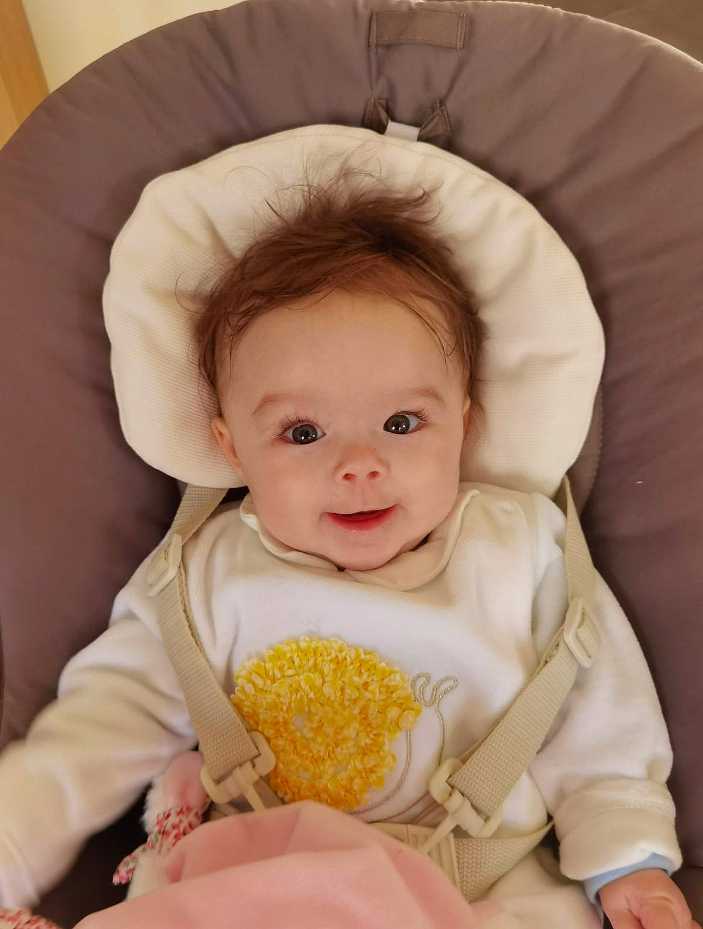 Rose-elisabeth a rejoint le concours — aidez-le/la à gagner de superbes lots ! baby, baby_products, baby_toddler_clothing, cheek, child, chin, comfort, eye, face, hair, happy, head, iris, person, product, skin, sleeve, smile, textile, toddler