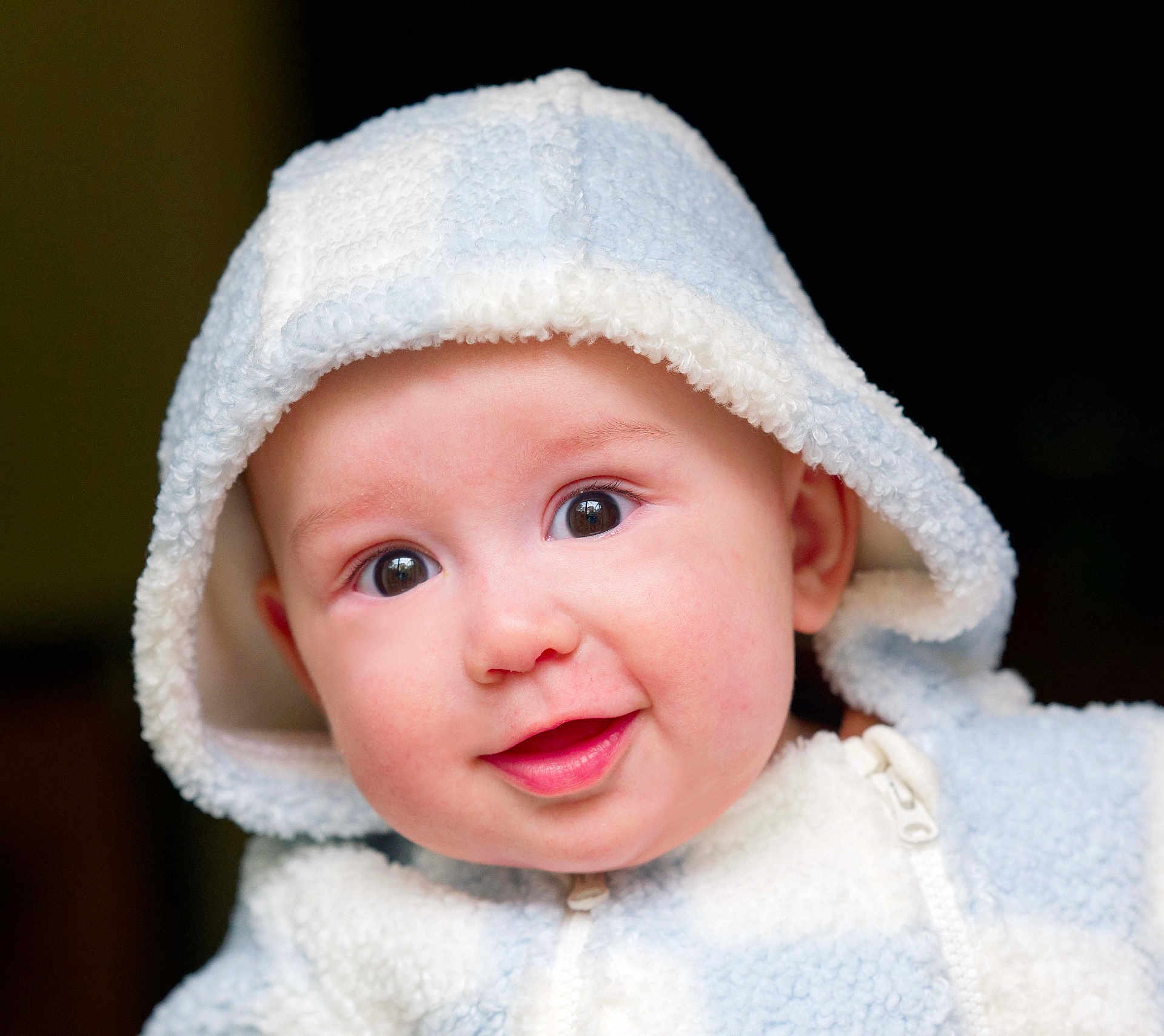 Brennus is registered to the contest to win money with this photo: baby, child, hood, smile, face, eyes, clothing, jacket, cute, portrait, infant, warm, fuzzy, young, expression, person, closeup, happy, indoors, apparel
