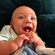 Jayden participe au concours pour gagner de l'argent avec cette photo : baby, blanket, child, closeup, clothing, cute, expression, face, hands, happy, indoors, infant, joy, person, portrait, skin, smiling, soft, warm, young
