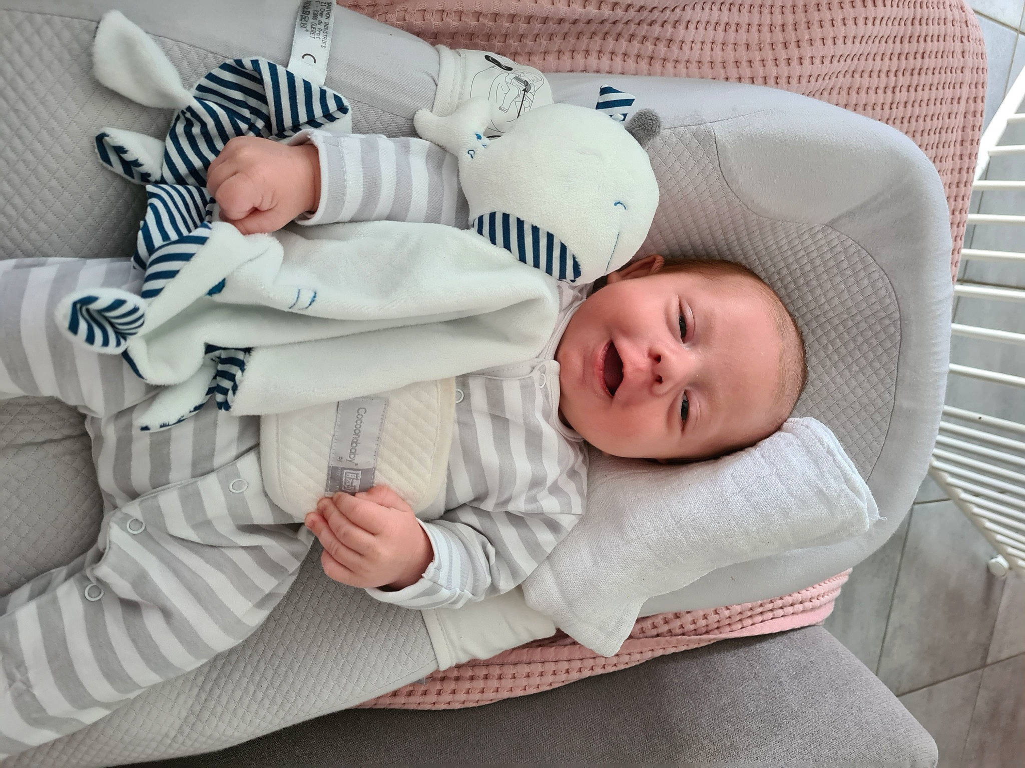 Mylhann participe au concours pour gagner de l'argent avec cette photo : baby, baby_products, baby_safety, baby_sleeping, baby_toddler_clothing, bedding, bedtime, child, comfort, hat, linens, nap, pattern, person, room, sitting, sleep, sleeve, sock, toddler