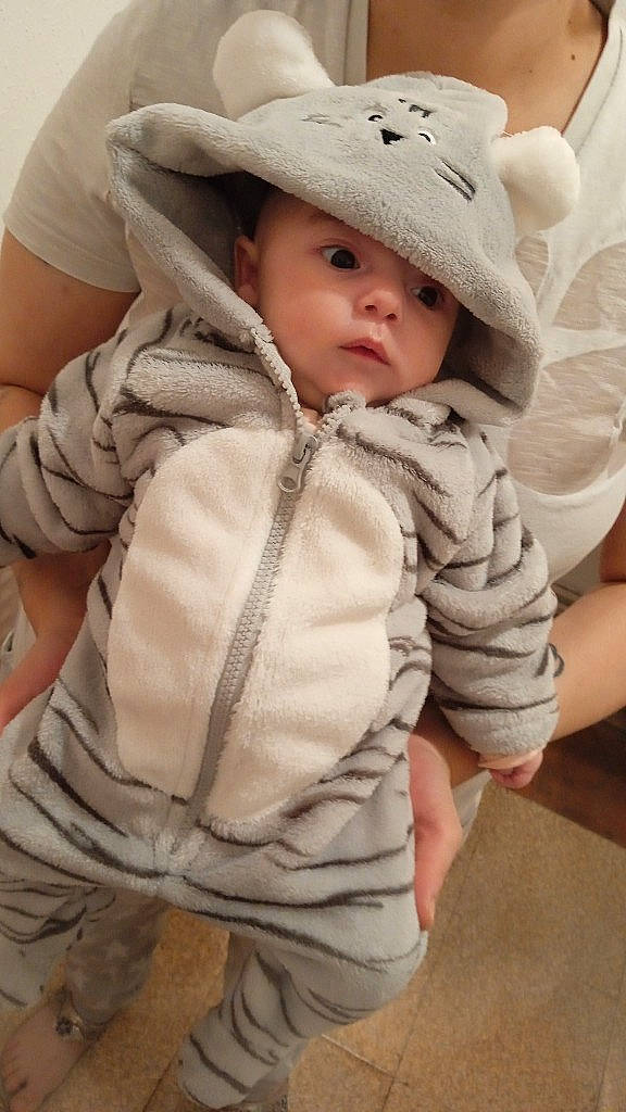 Lyana a rejoint le concours — aidez-le/la à gagner de superbes lots ! arm, baby, baby_toddler_clothing, cap, cheek, child, comfort, eye, face, fashion_accessory, fur, gesture, happy, headgear, headwear, lip, nose, person, skin, sleeve