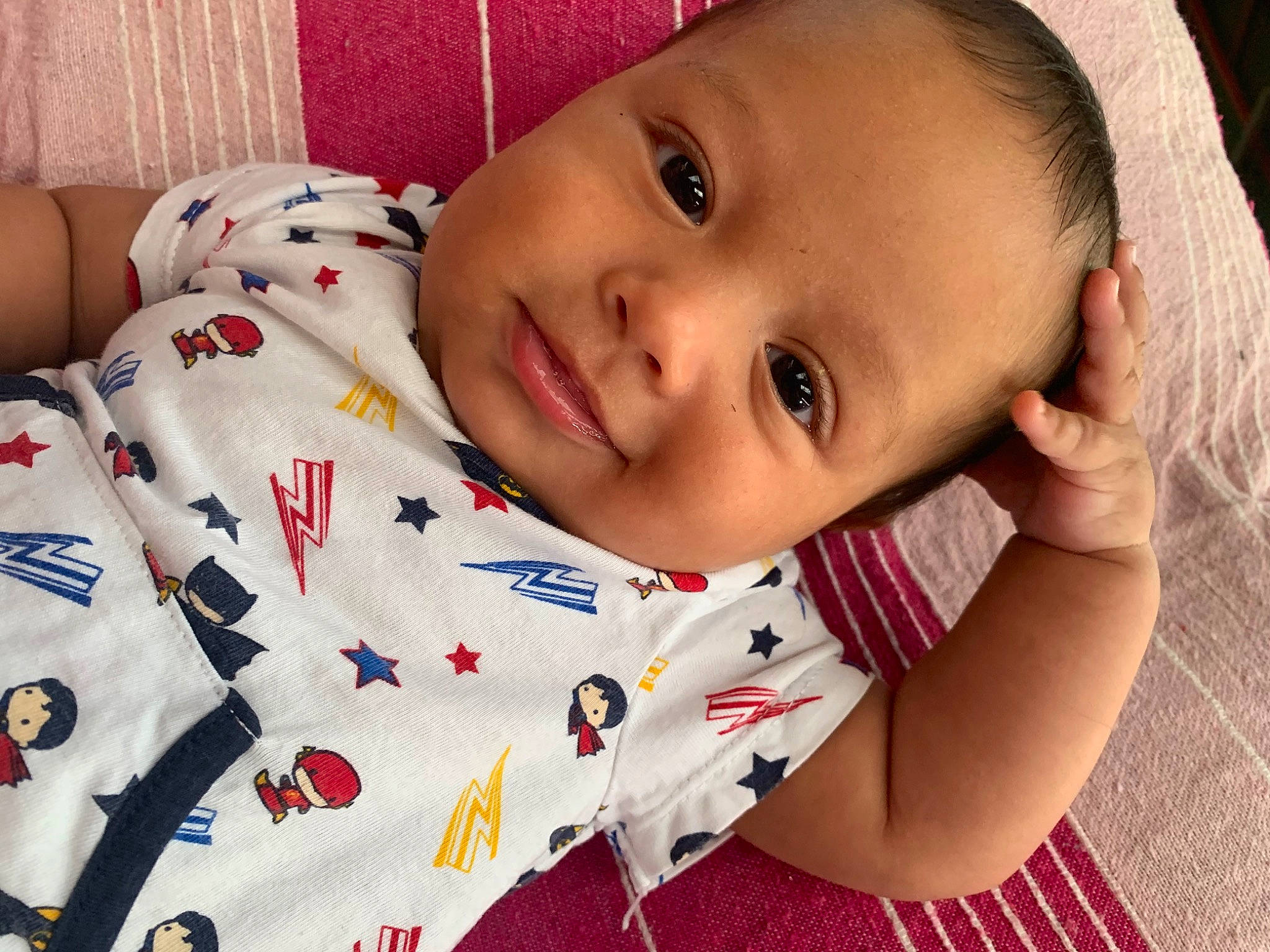 Léyan a rejoint le concours — aidez-le/la à gagner de superbes lots ! baby, baby_toddler_clothing, carmine, cheek, child, collar, comfort, eyelash, fun, happy, linens, lip, neck, nose, pattern, person, skin, sleeve, smile, textile