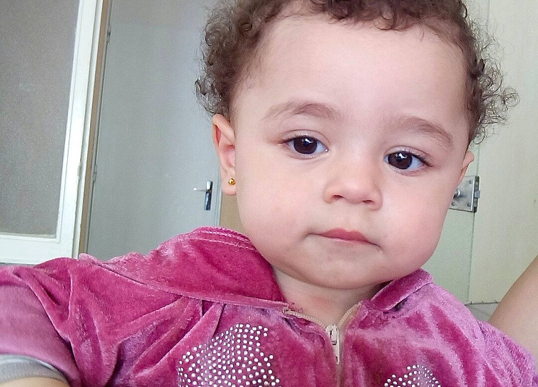 Molka a rejoint le concours — aidez-le/la à gagner de superbes lots ! cheek, child, eye, face, facial_expression, girl, hairstyle, head, human_body, infant, mouth, nose, organ, person, portrait, skin, toddler