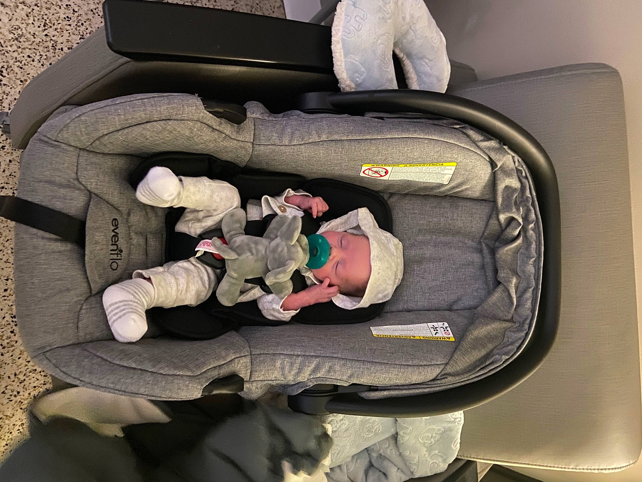 Tobias is registered to the contest to win money with this photo: auto_part, baby, baby_carriage, baby_products, baby_toddler_clothing, bag, baggage, car_seat, comfort, family_car, land_vehicle, lap, luggage_and_bags, person, product, suitcase, toddler, trunk, vehicle_door