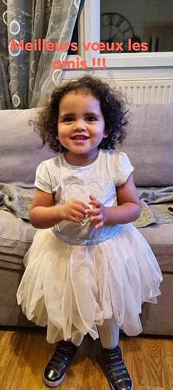 Mya participe au concours pour gagner de l'argent avec cette photo : baby_toddler_clothing, beauty, child, day_dress, dress, face, facial_expression, fun, hair, hairstyle, happy, iris, joy, person, pink, purple, skin, sleeve, smile, standing