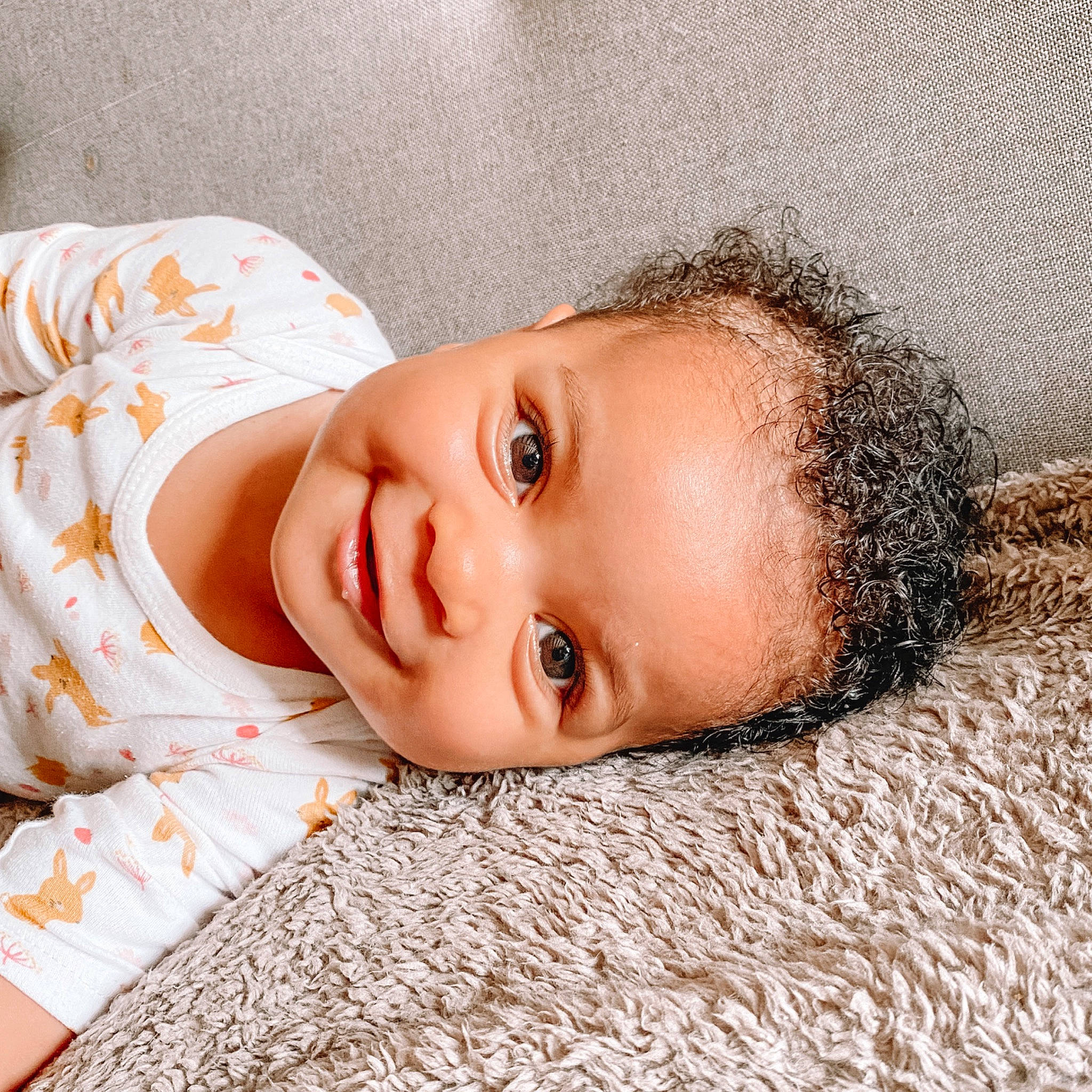 Raphaëlle participe au concours pour gagner de l'argent avec cette photo : cheek, child, comfort, eye, eyebrow, eyelash, fur, grass, happy, hat, iris, jaw, joy, lip, nose, pattern, person, portrait_photography, skin, smile