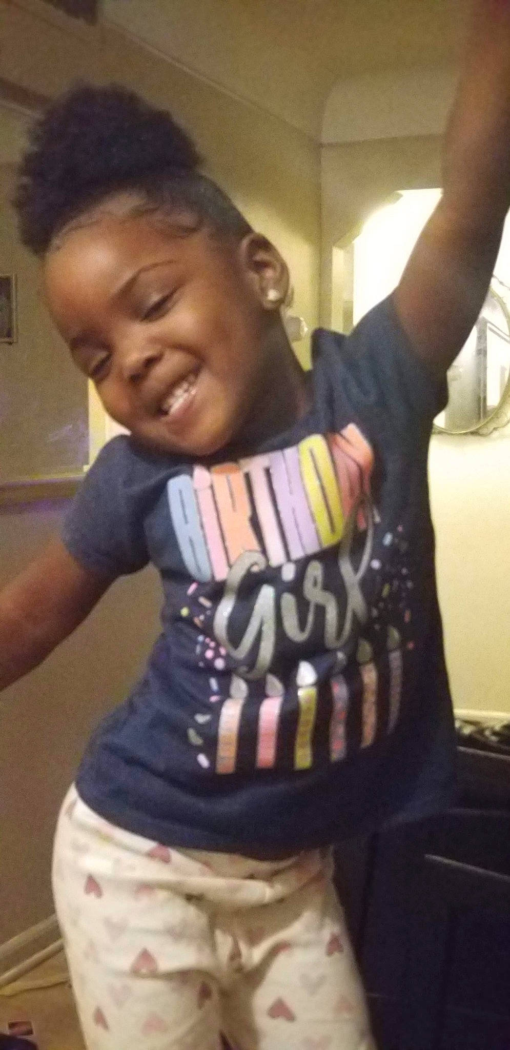 Harmonee is registered to the contest to win money with this photo: arm, baby, black_hair, cheek, child, cool, ear, finger, hand, joy, mouth, nose, person, play, selfie, shoe, shoulder, smile, t_shirt, thumb